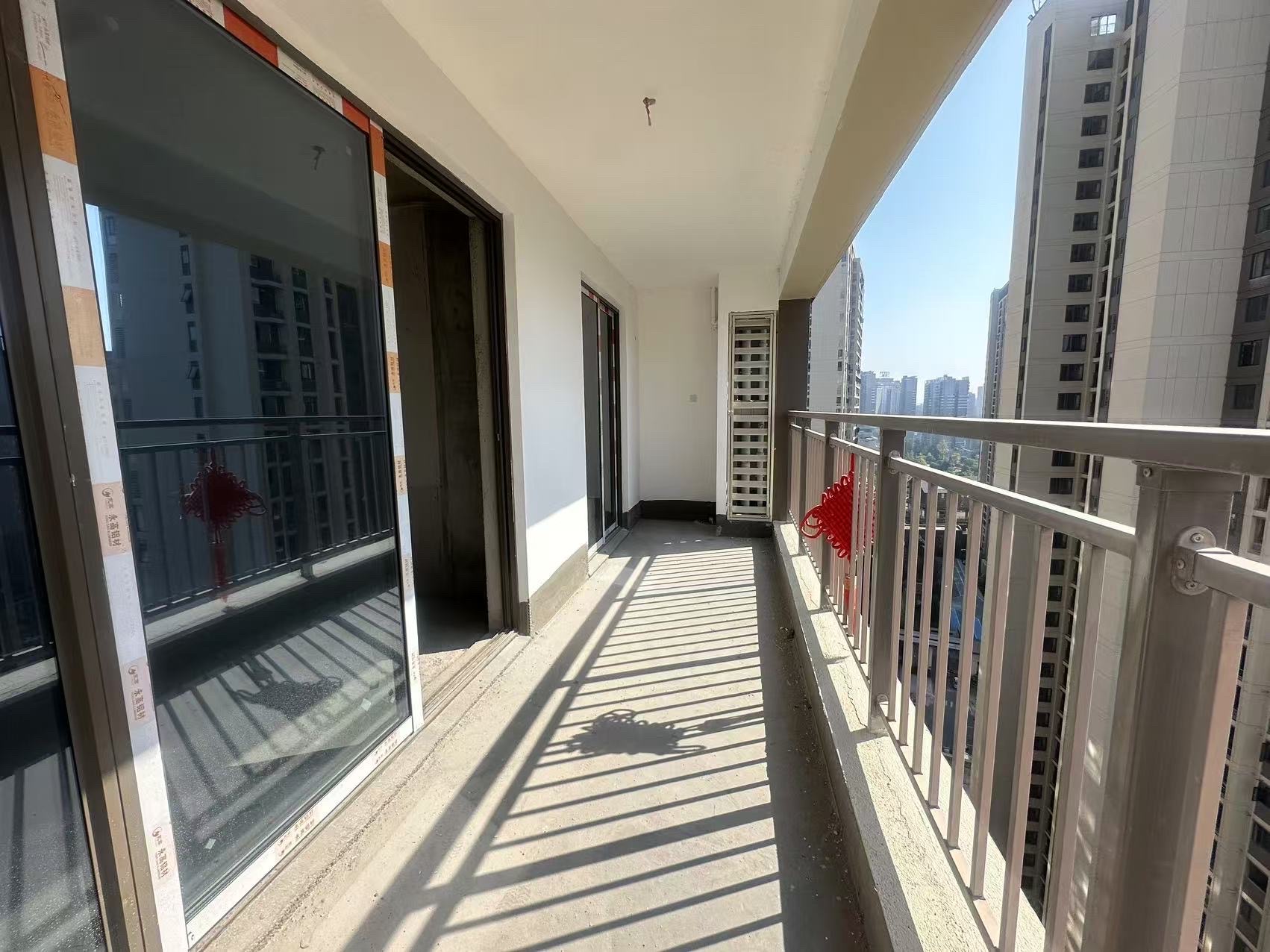 吾悦广场 3室2厅2卫 68.0万 吾悦广场 3室2厅2卫 68.0万客厅