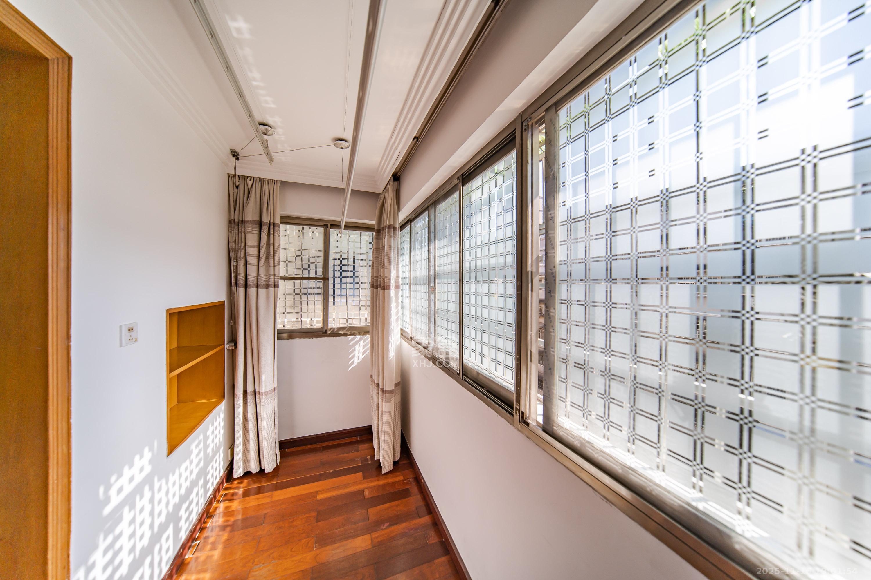 金帆小区 2室2厅1卫 48.8万 金帆小区 2室2厅1卫 48.8万阳台