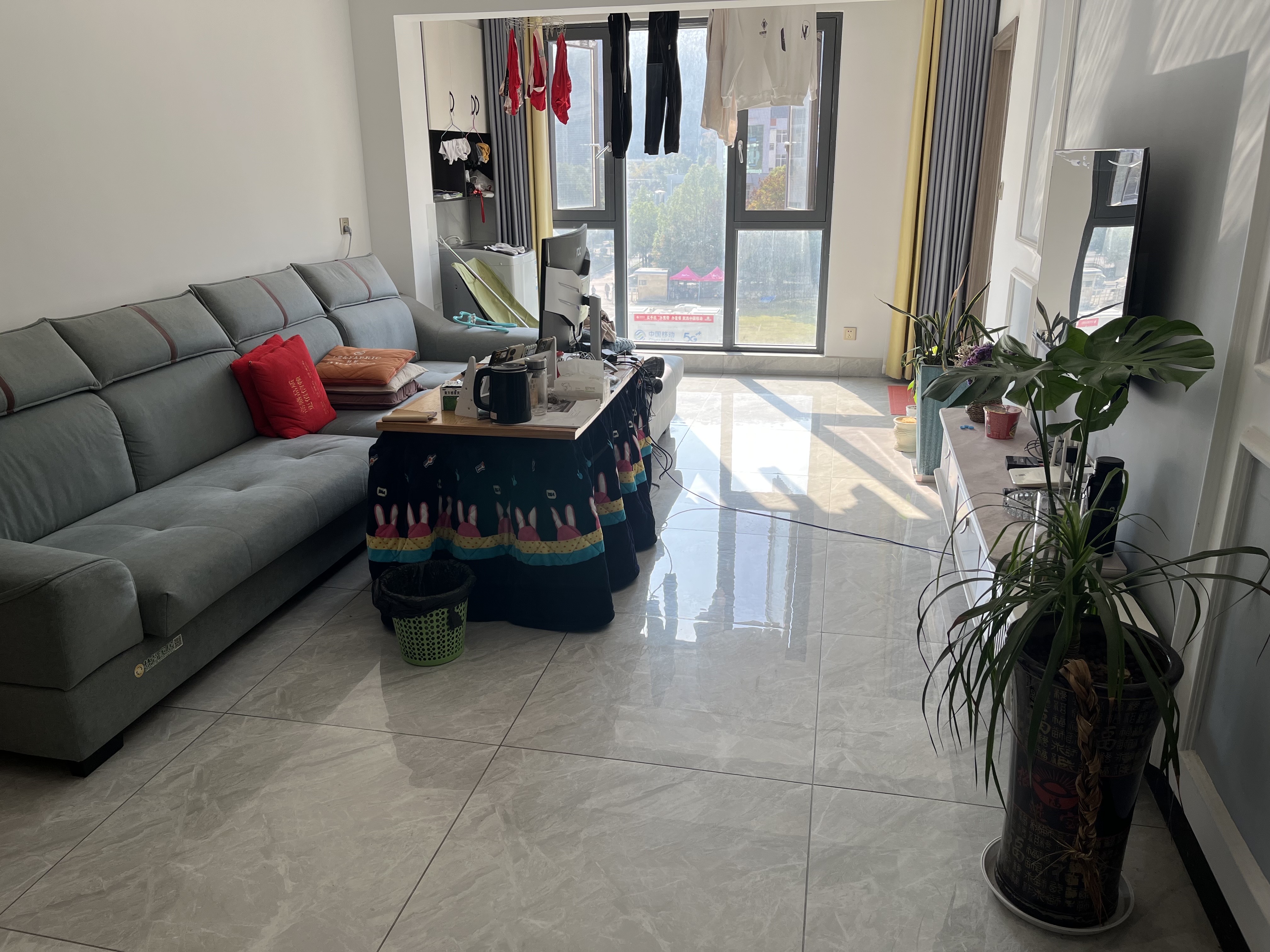 高盛国际  3室2厅2卫    2000.0元/月