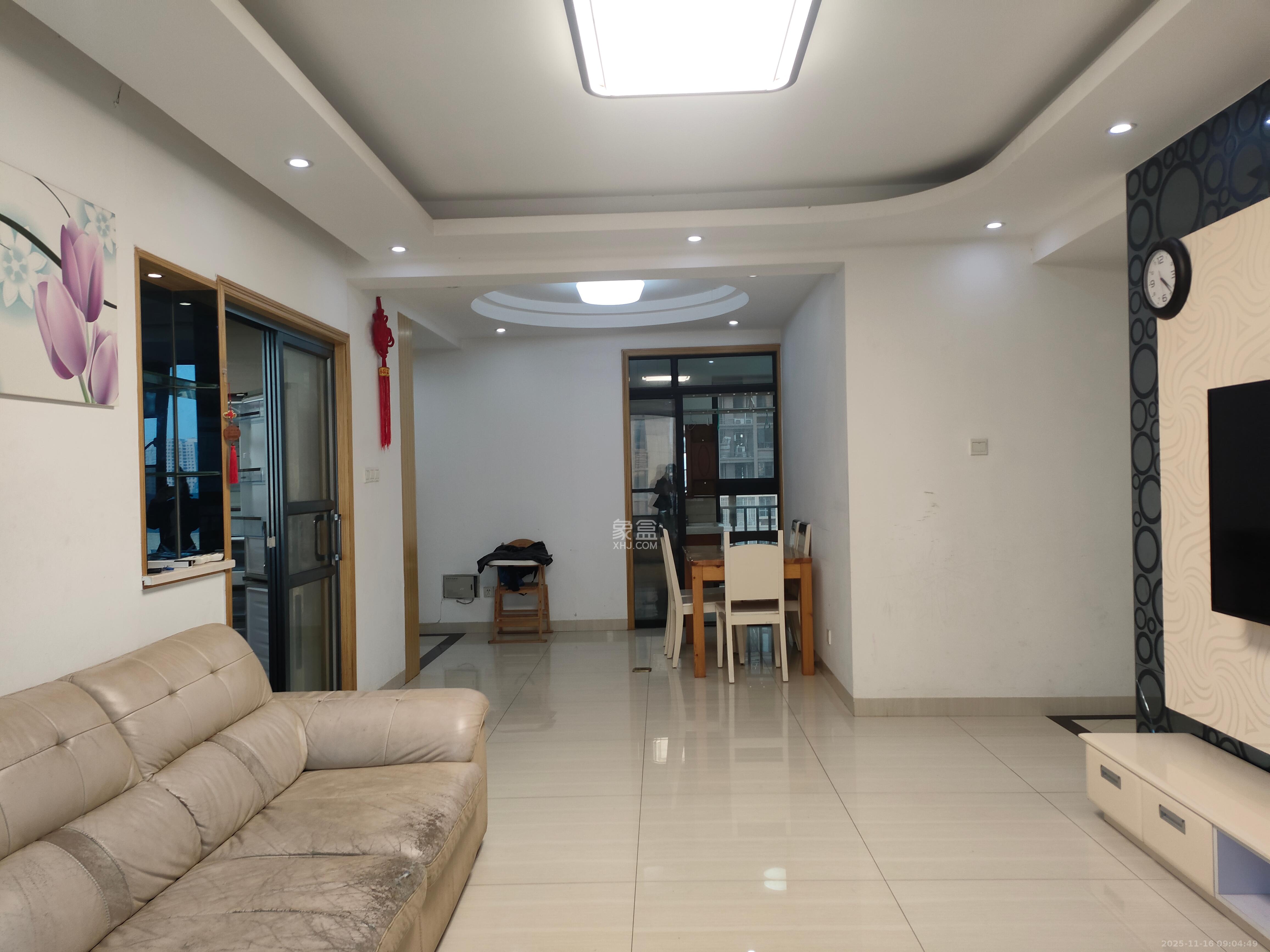 百纳广场（百纳公寓）  3室2厅1卫    3300.0元/月室内图