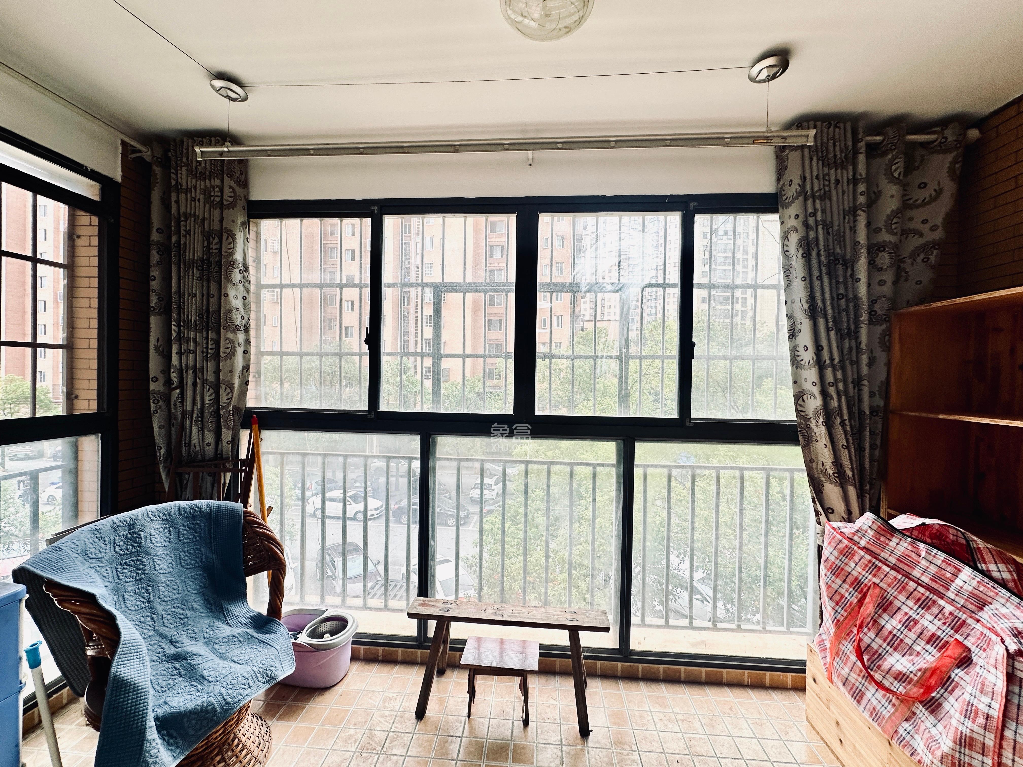 诚兴园  3室2厅2卫    2000.0元/月室内图