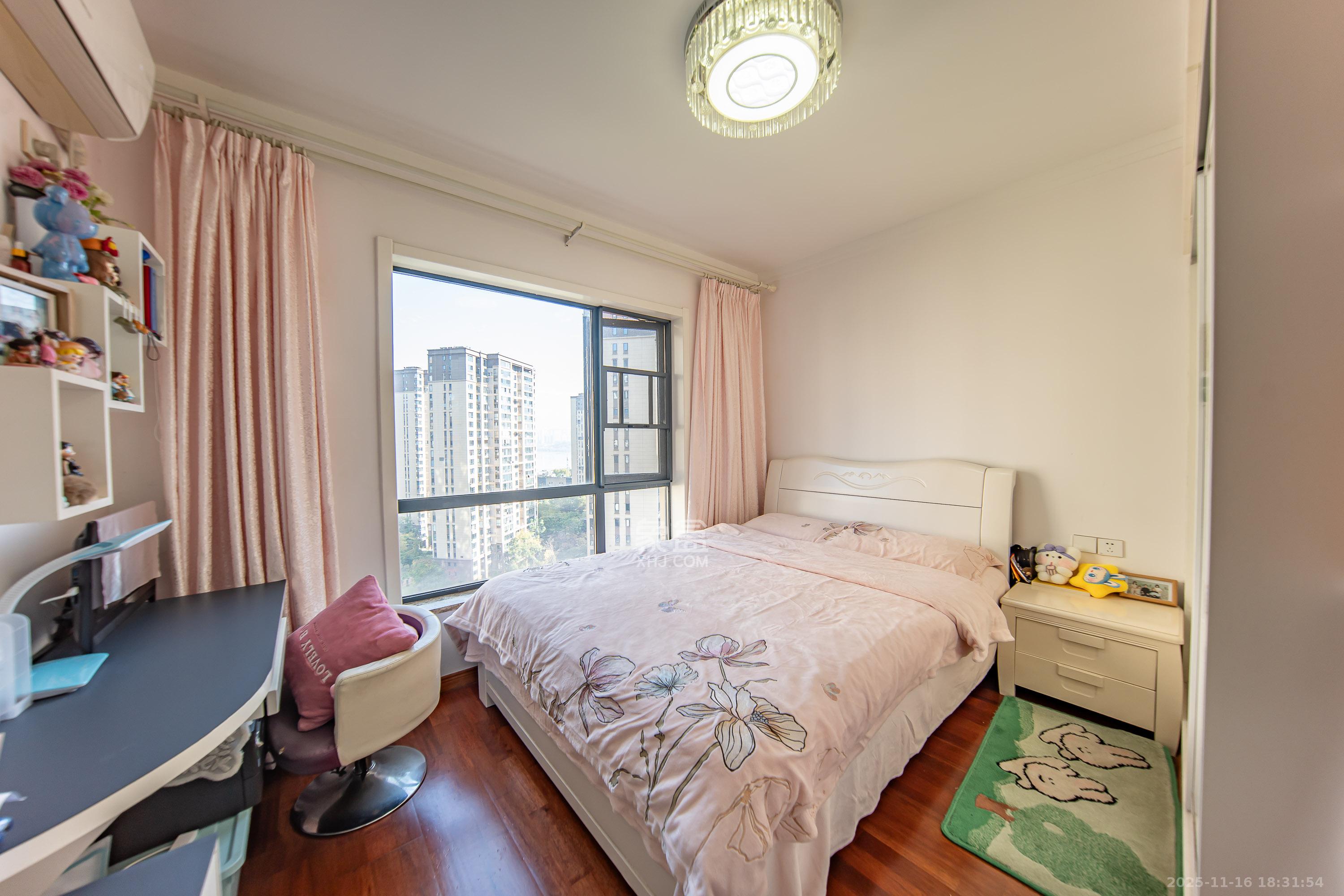 湘熙水郡(观澜海赋家园) 4室2厅2卫 170.0万 湘熙水郡(观澜海赋家园) 4室2厅2卫 170.0万卧室