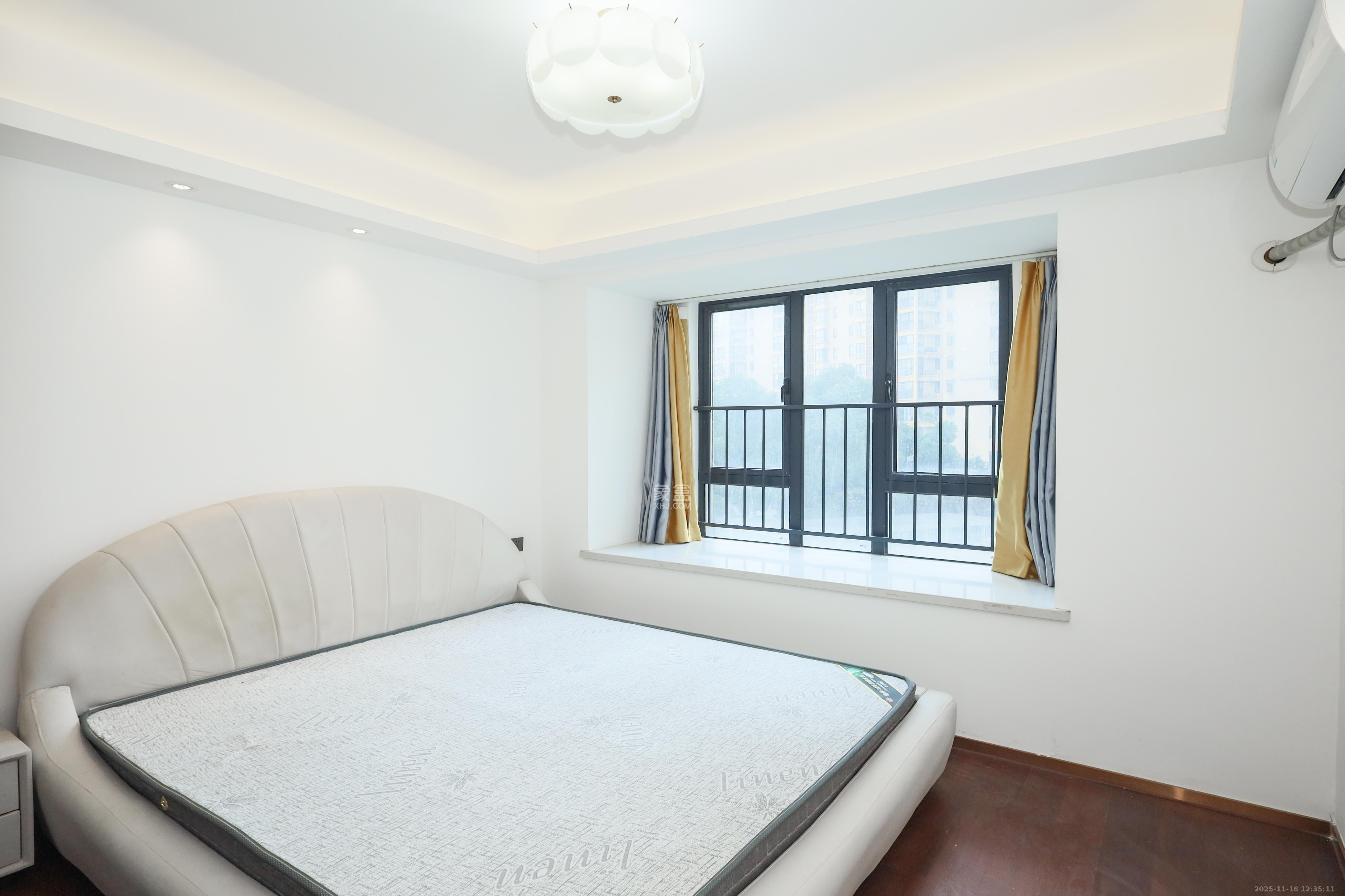 梅溪悦章  4室2厅2卫    135.0万卧室