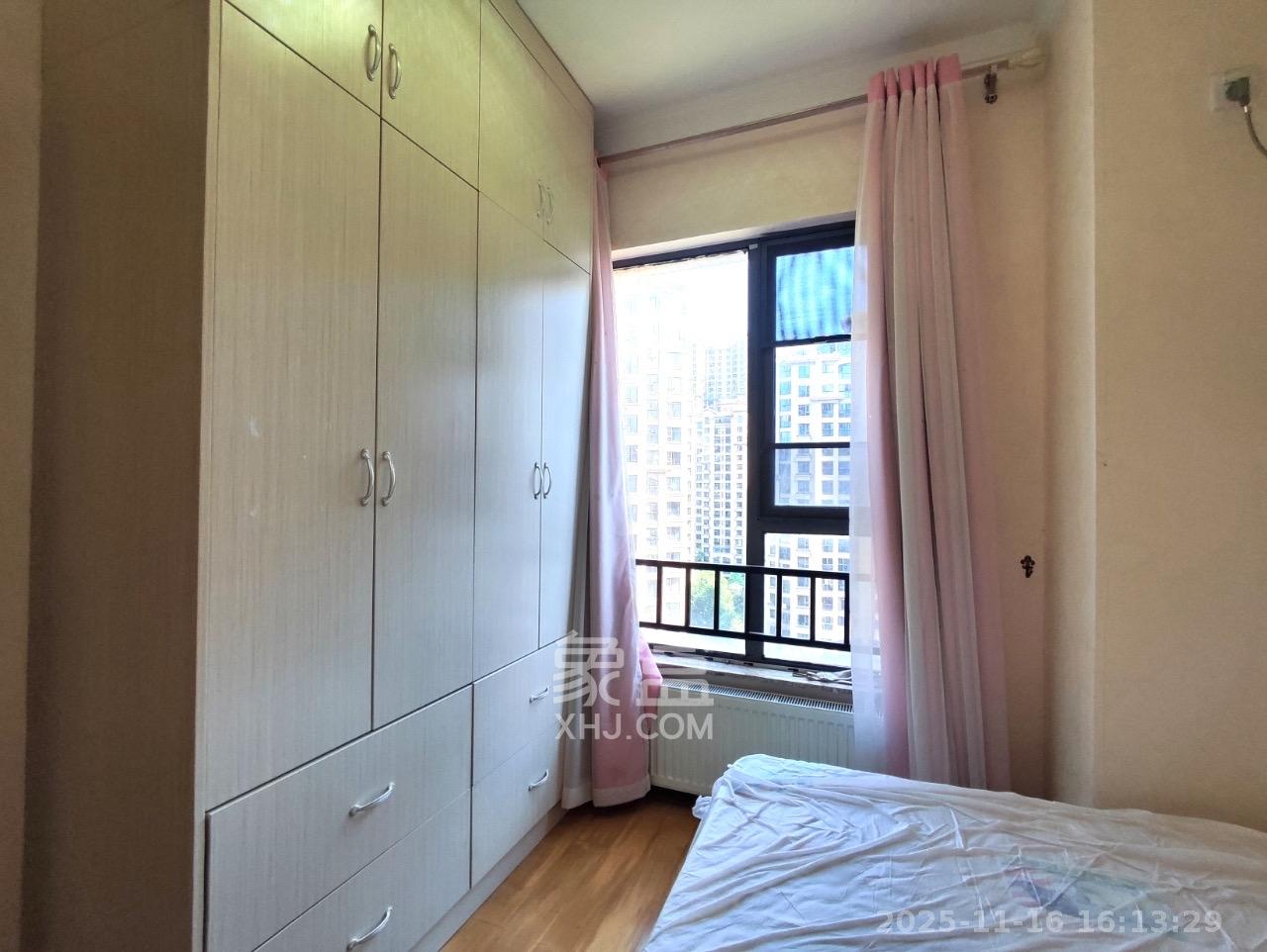 珠江郦城探香里 3室2厅1卫 2300.0元/月 珠江郦城探香里 3室2厅1卫 2300.0元/月室内图