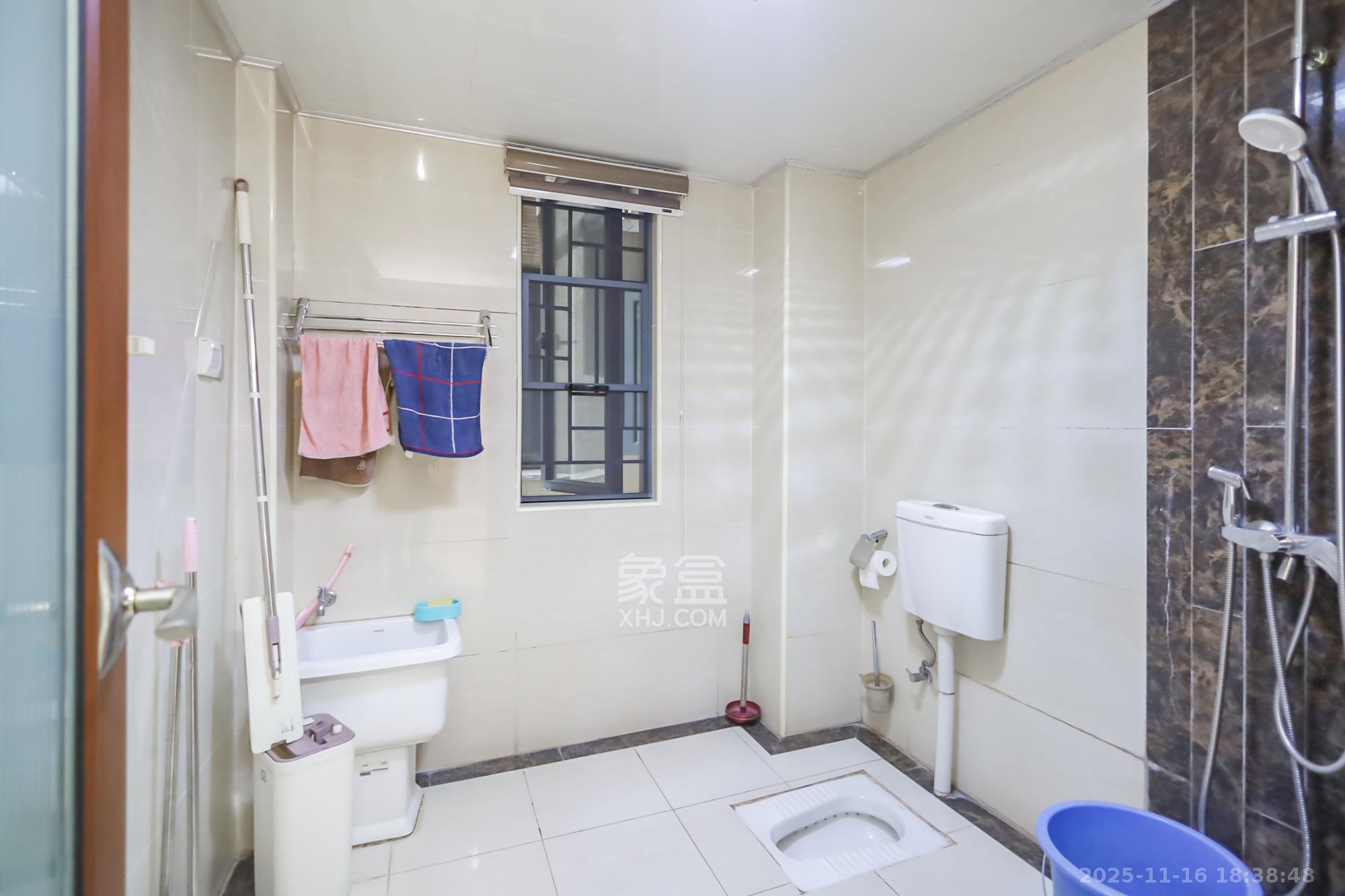 西山汇景一、二期  4室2厅2卫    356.0万卫生间