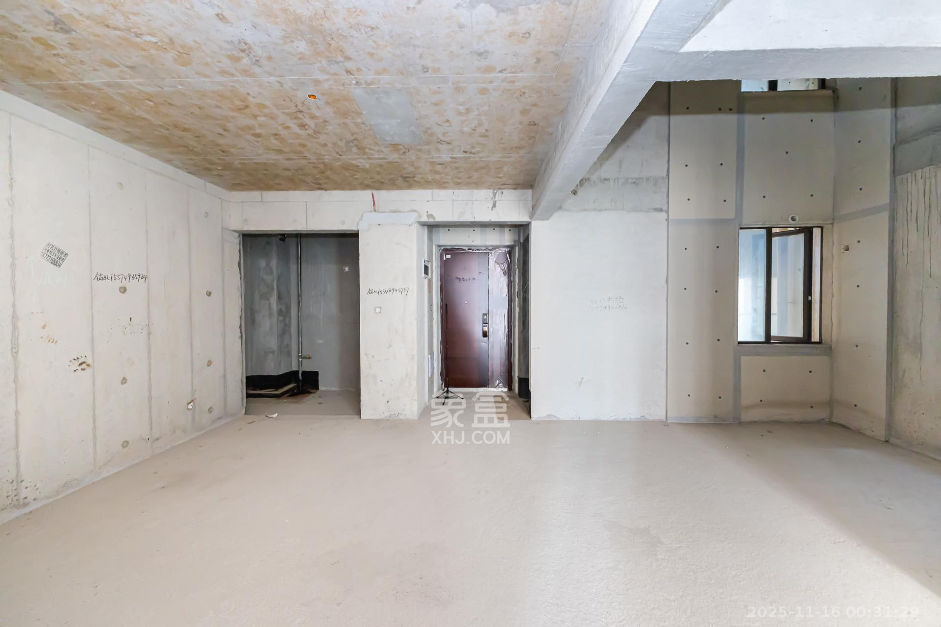 润和湘江天地C区  3室2厅2卫    108.0万客厅