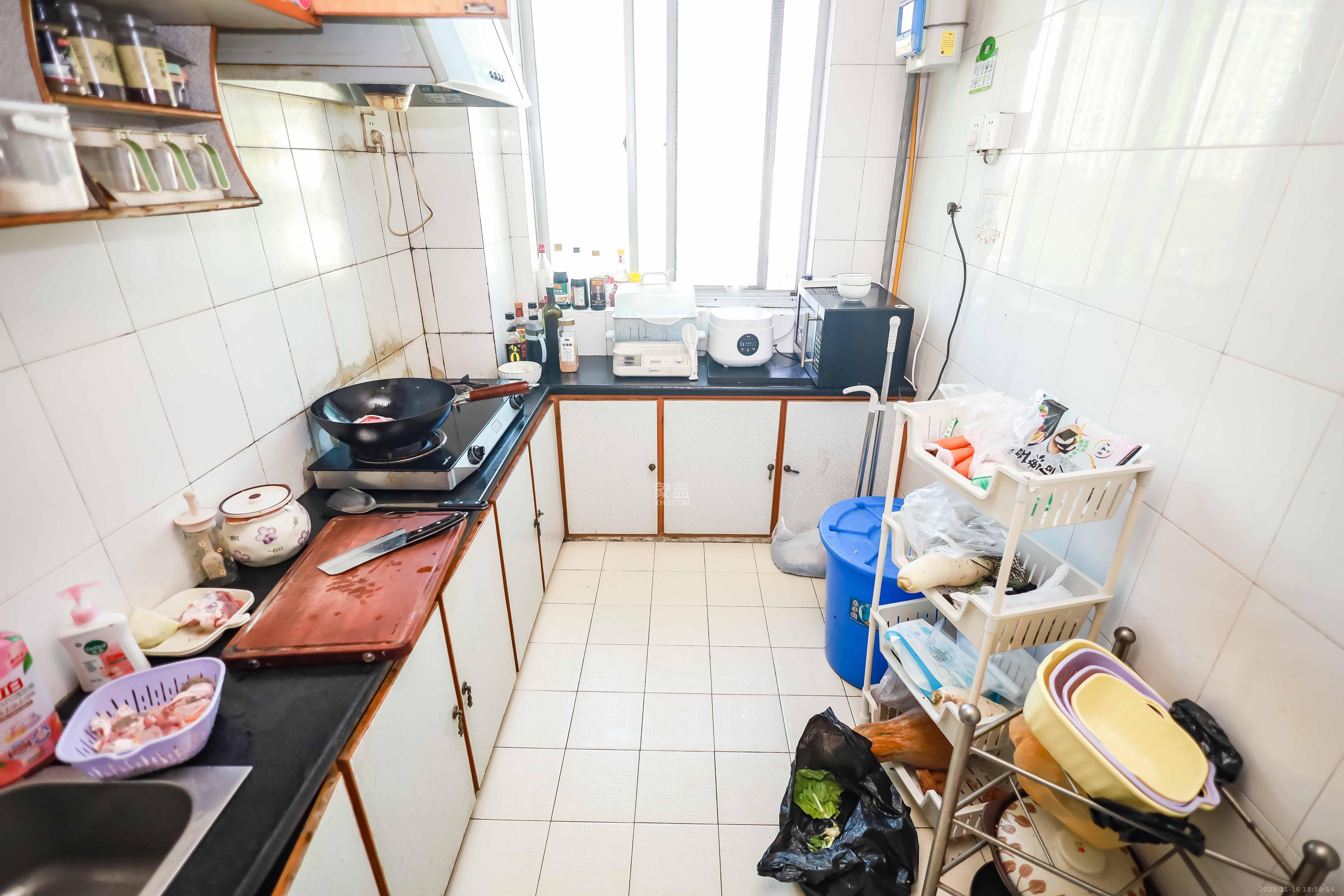 咸嘉新村嘉明苑  5室2厅2卫    105.0万厨房
