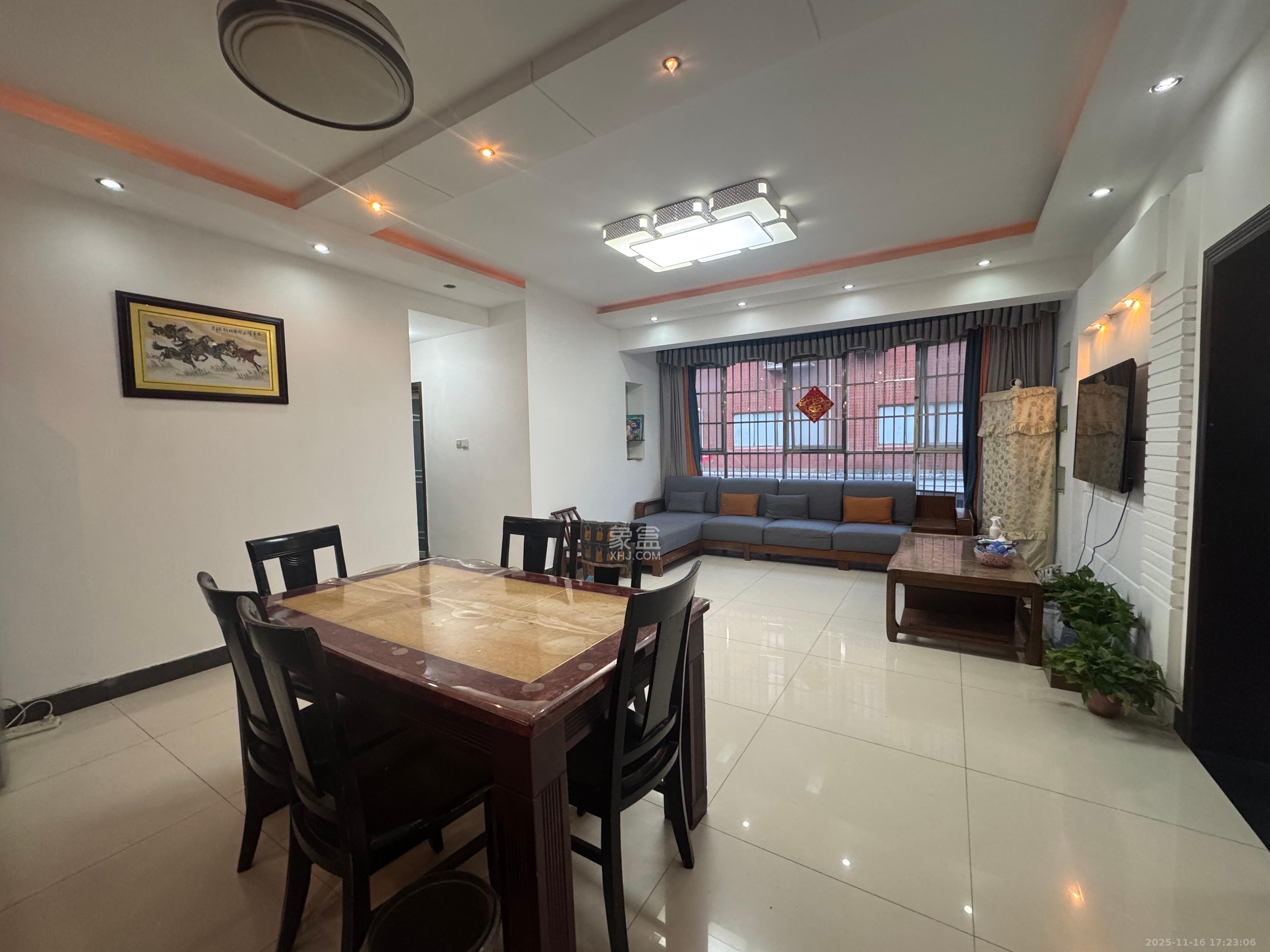 湘绣城 1室0厅0卫 1700.0元/月 湘绣城 1室0厅0卫 1700.0元/月室内图