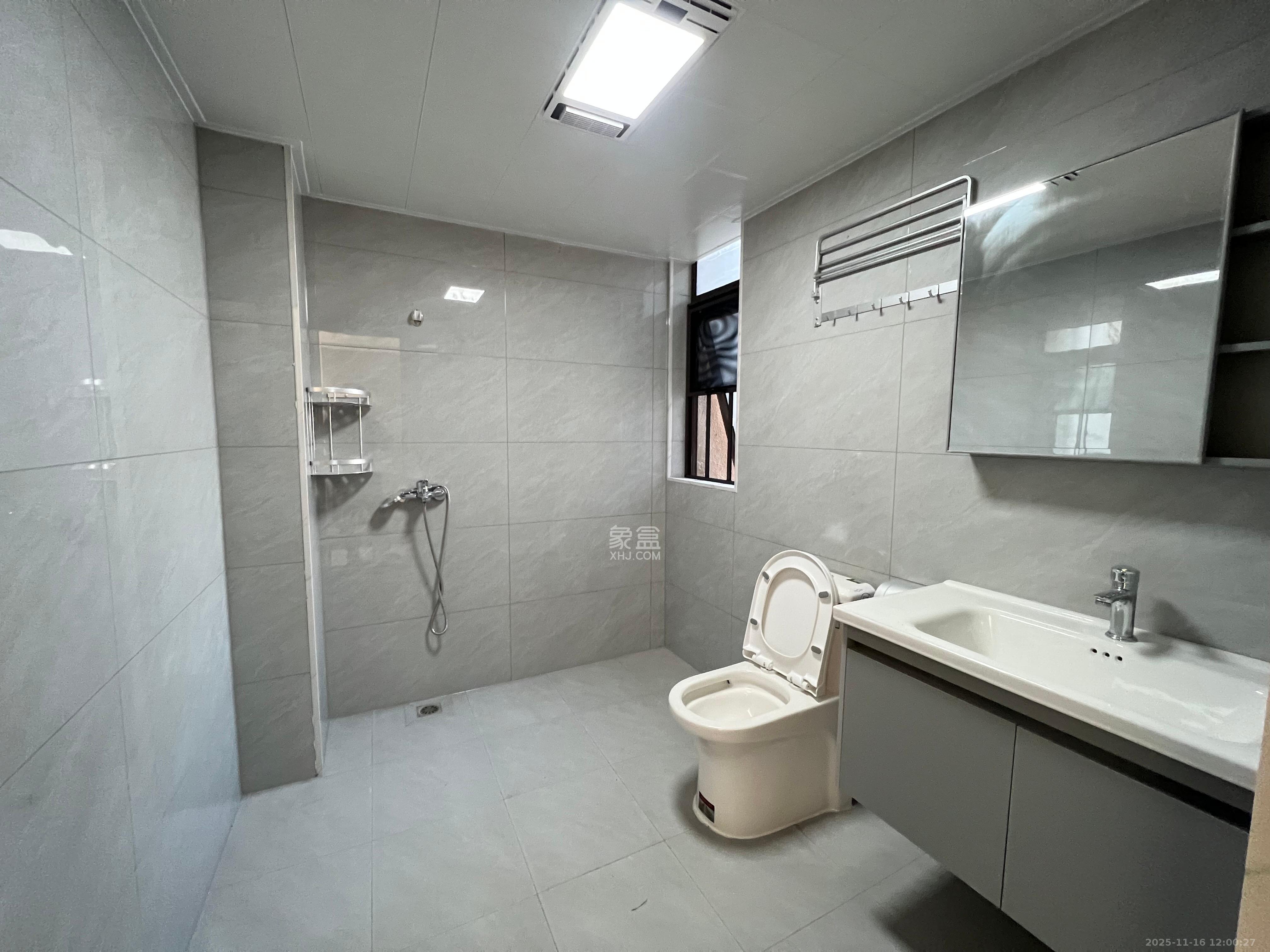 阳光丽城二期  4室2厅2卫    3500.0元/月室内图