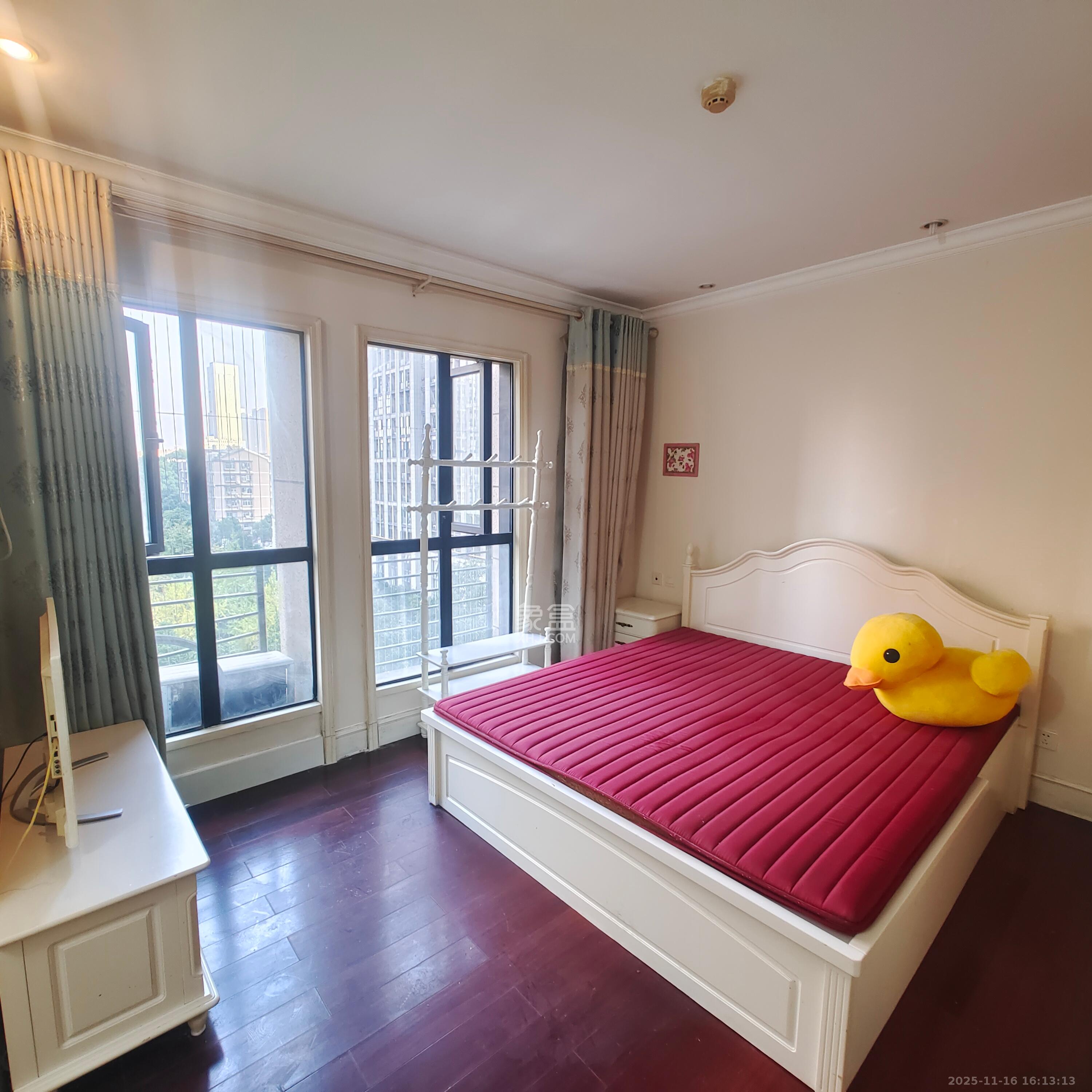 郡原广场 1室1厅1卫 1600.0元/月 郡原广场 1室1厅1卫 1600.0元/月室内图