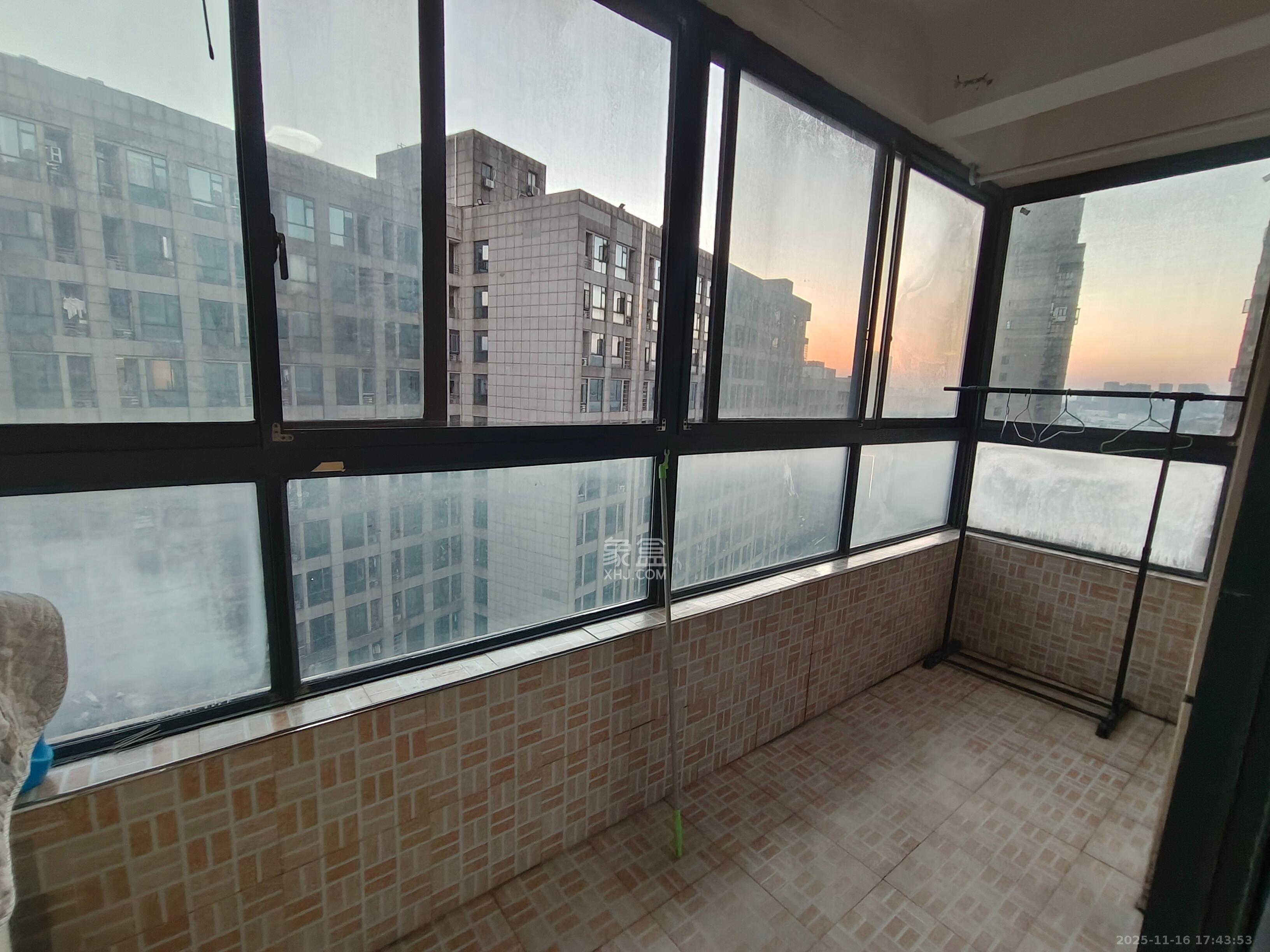 长房时代城  3室2厅1卫    2200.0元/月室内图