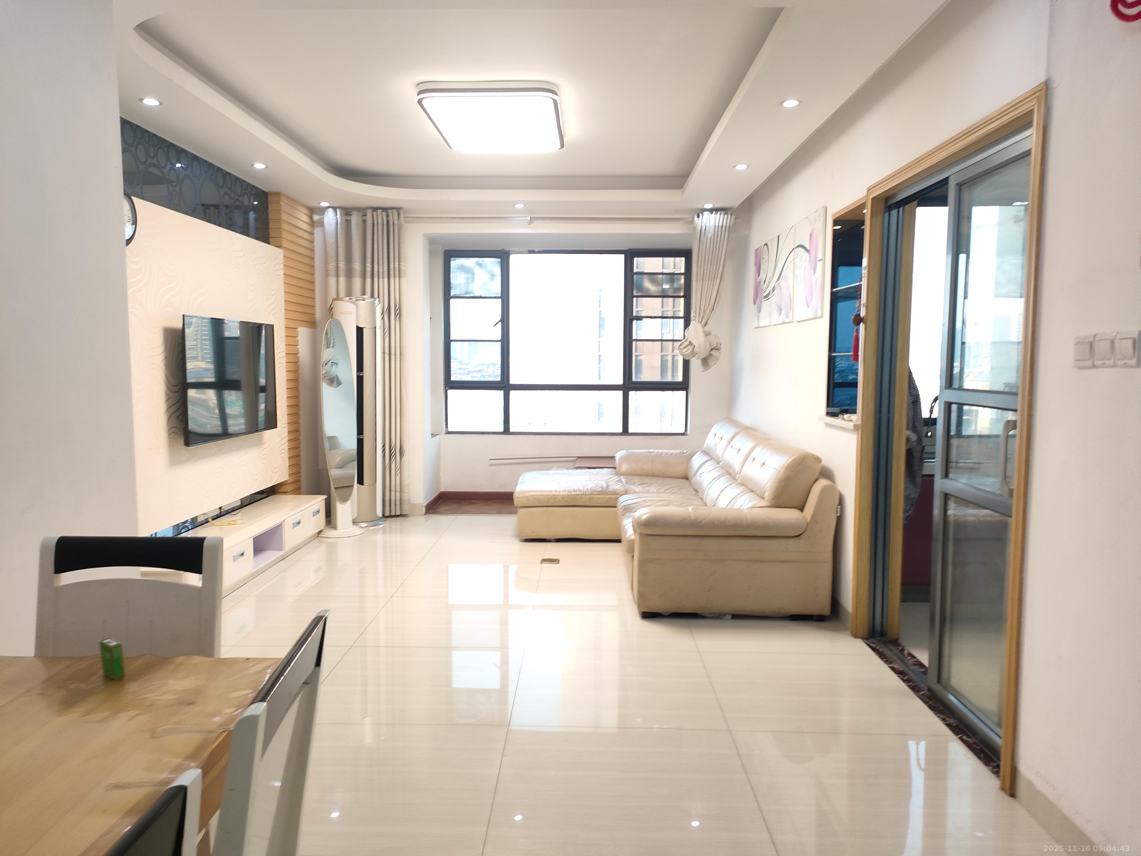 百纳广场（百纳公寓）  3室2厅1卫    3300.0元/月室内图1