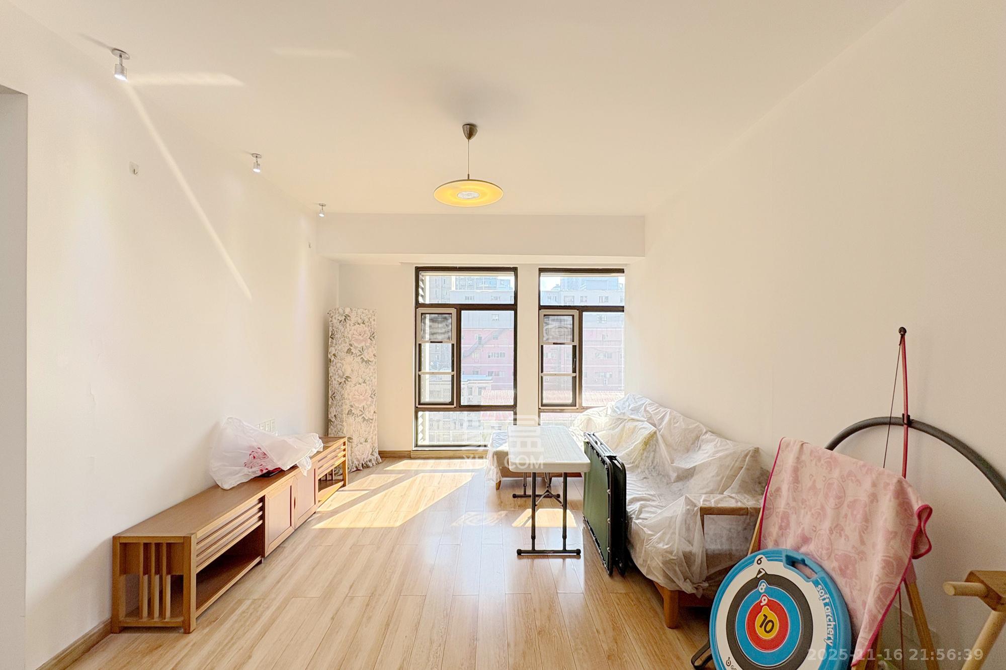 铂宫 3室2厅2卫 138.0万 铂宫 3室2厅2卫 138.0万客厅