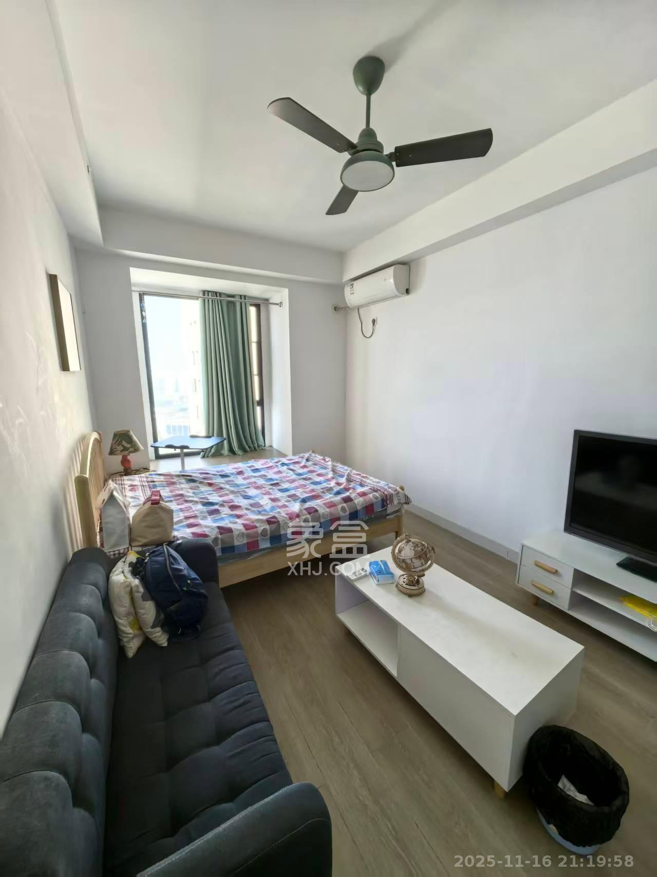 保利麓谷林语I区  1室1厅1卫    1500.0元/月室内图