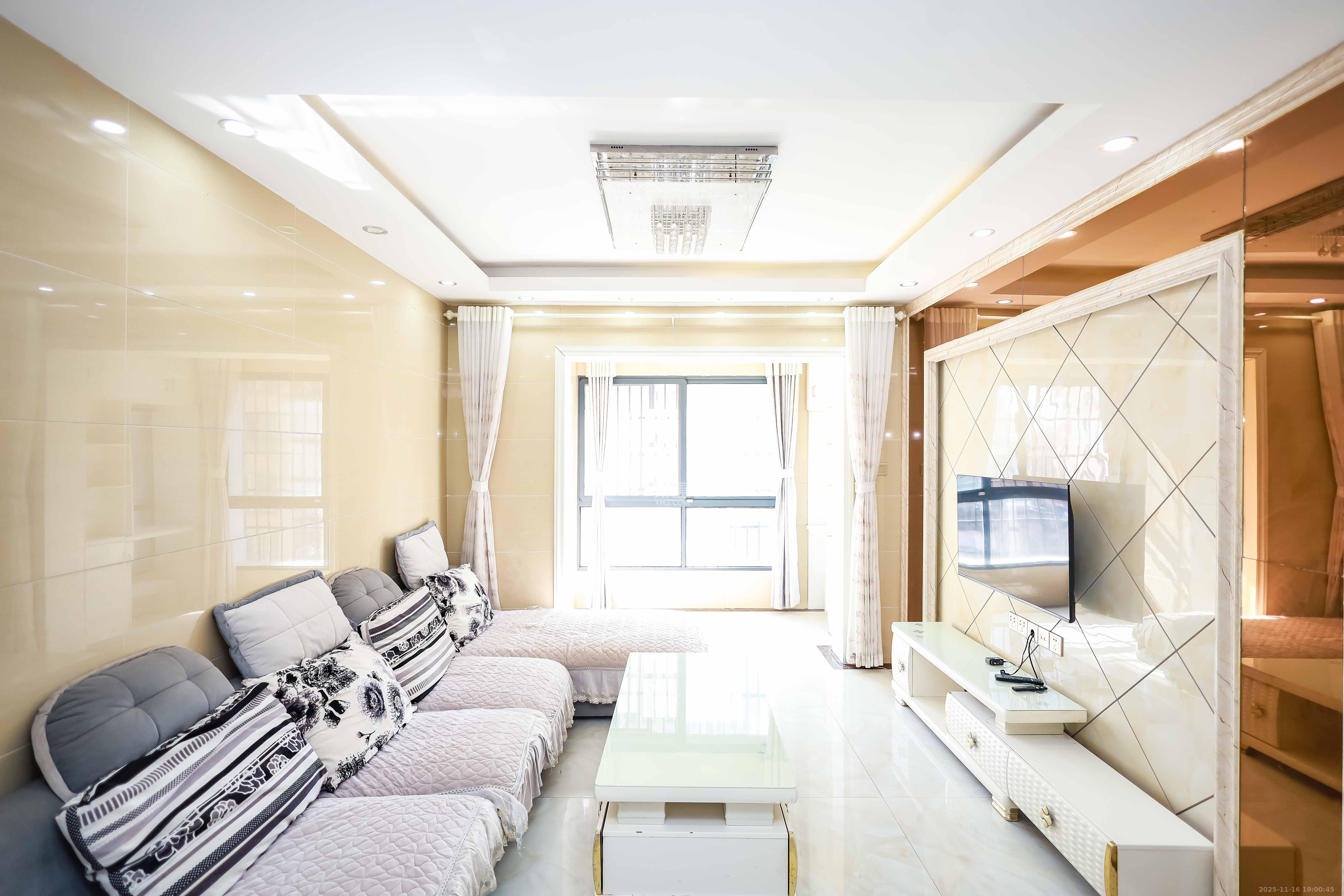 天麓尚层  3室2厅1卫    64.0万