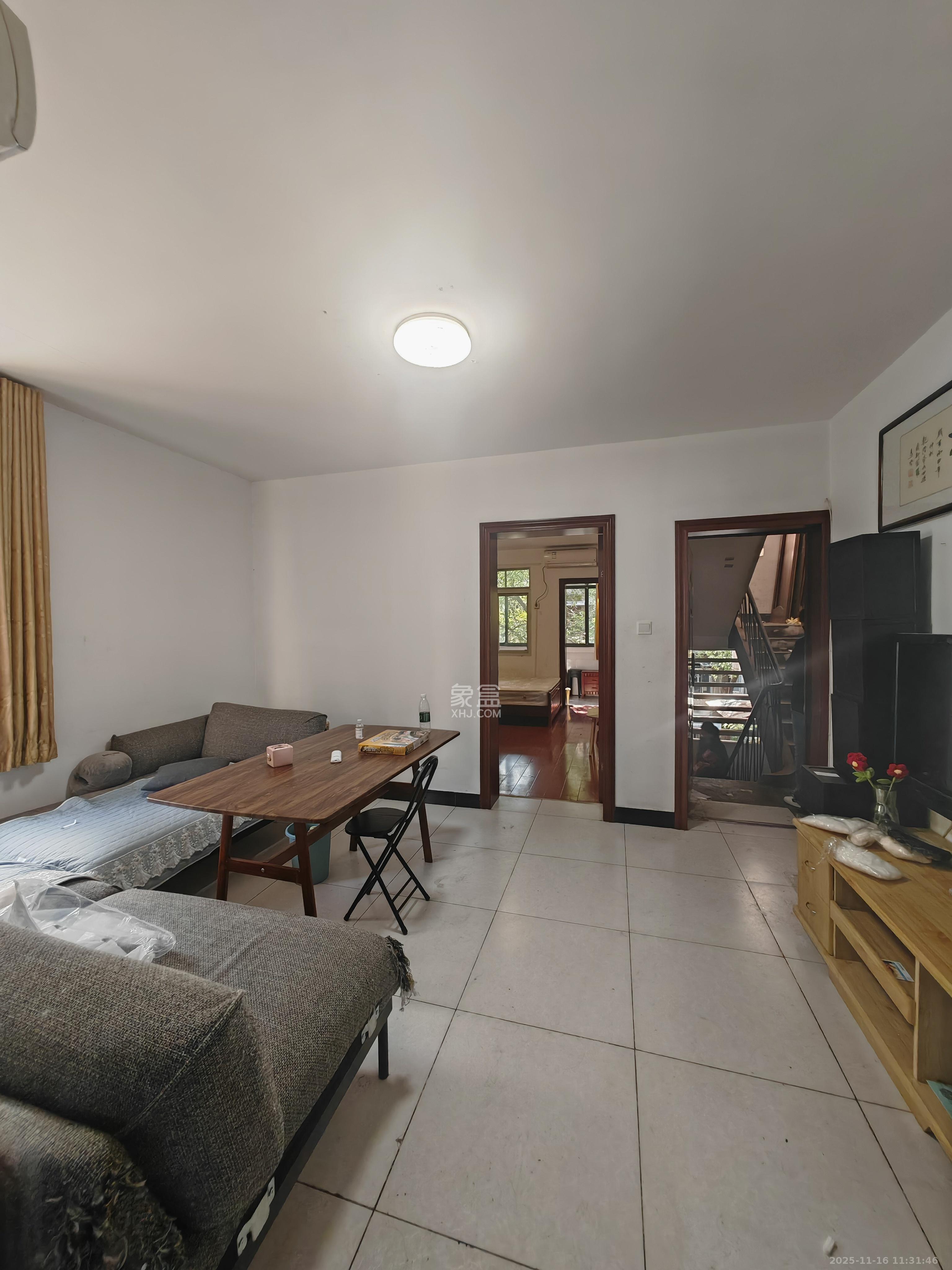 红花坡社区 1室1厅1卫 1200.0元/月 红花坡社区 1室1厅1卫 1200.0元/月室内图