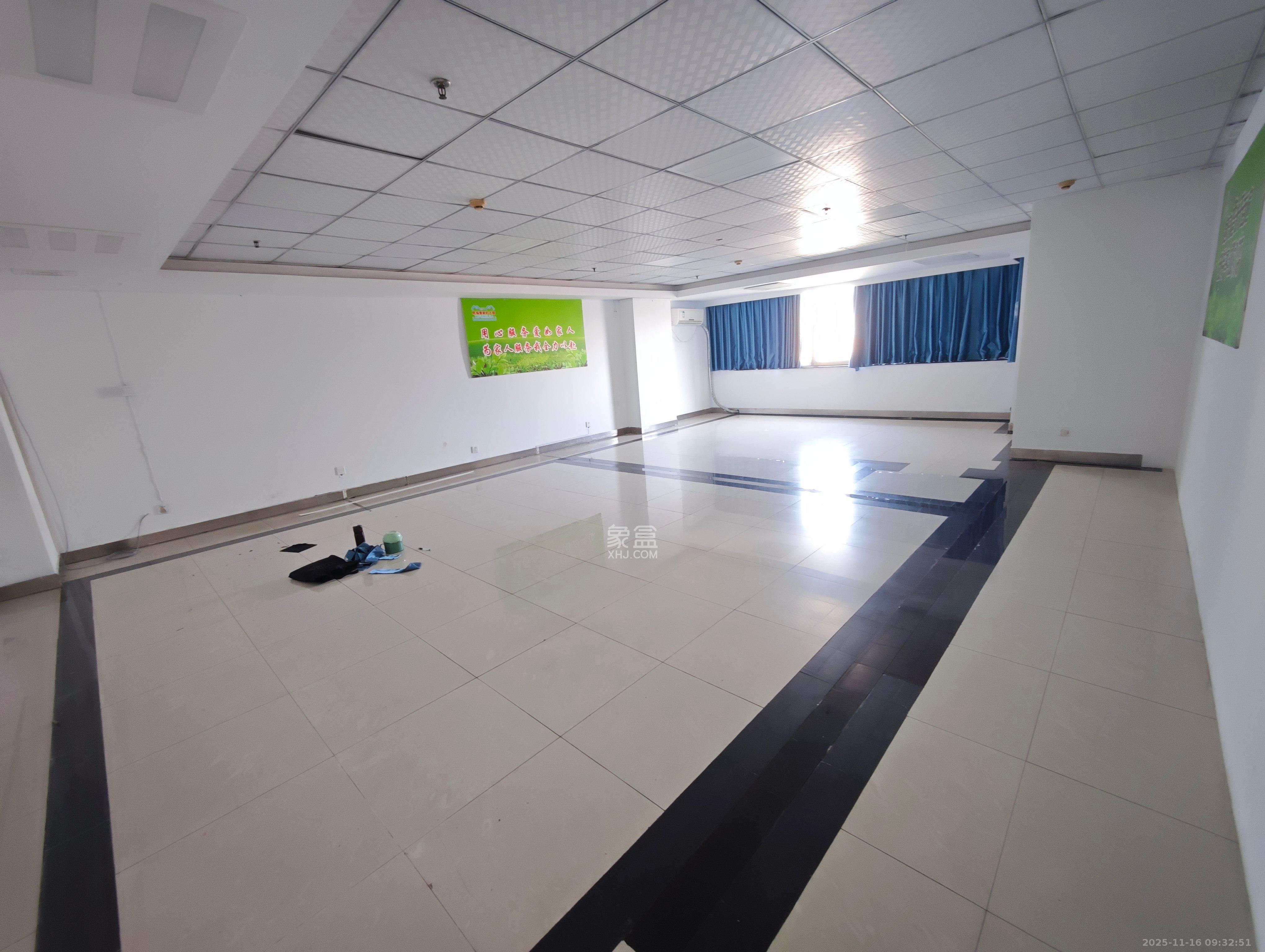 新富城   418.0㎡      12000.0元/月室内图