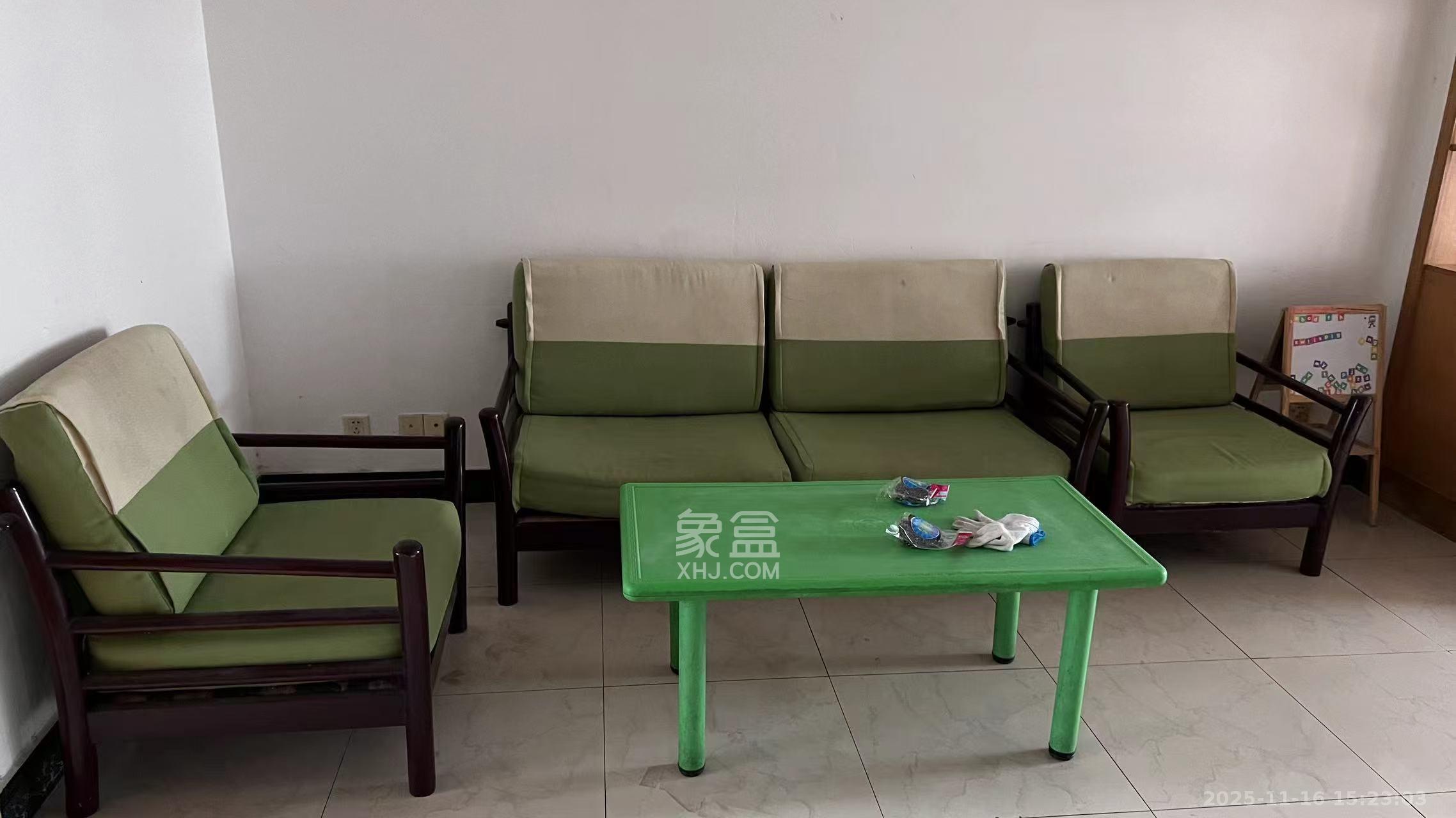 天龙花园  1室2厅1卫    2000.0元/月室内图