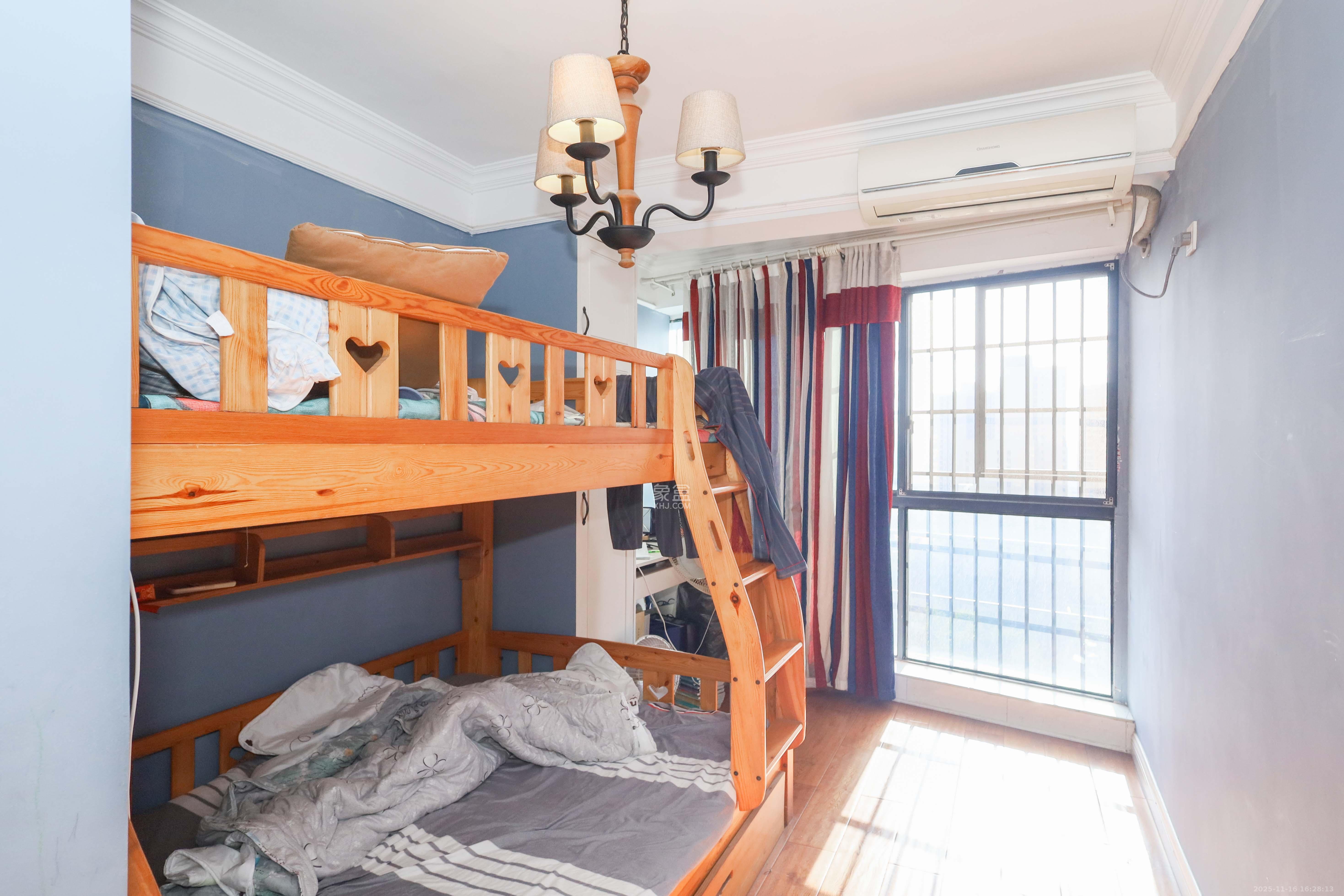 保利麓谷林语C区 4室2厅1卫 120.0万 保利麓谷林语C区 4室2厅1卫 120.0万卧室