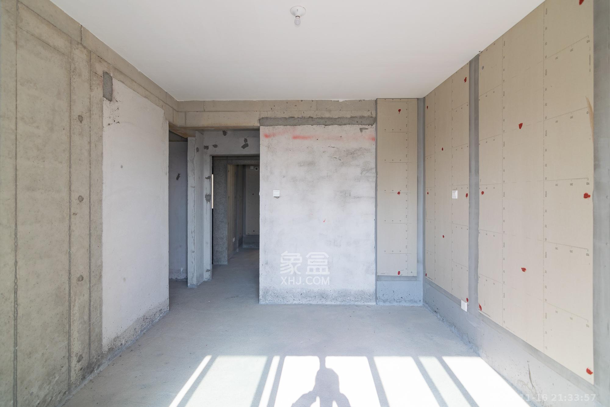 中粮鸿云  4室2厅2卫    82.8万卧室