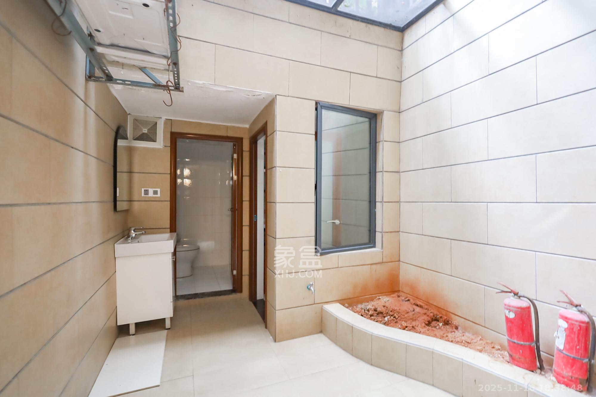 西山汇景一、二期  4室2厅2卫    356.0万其他