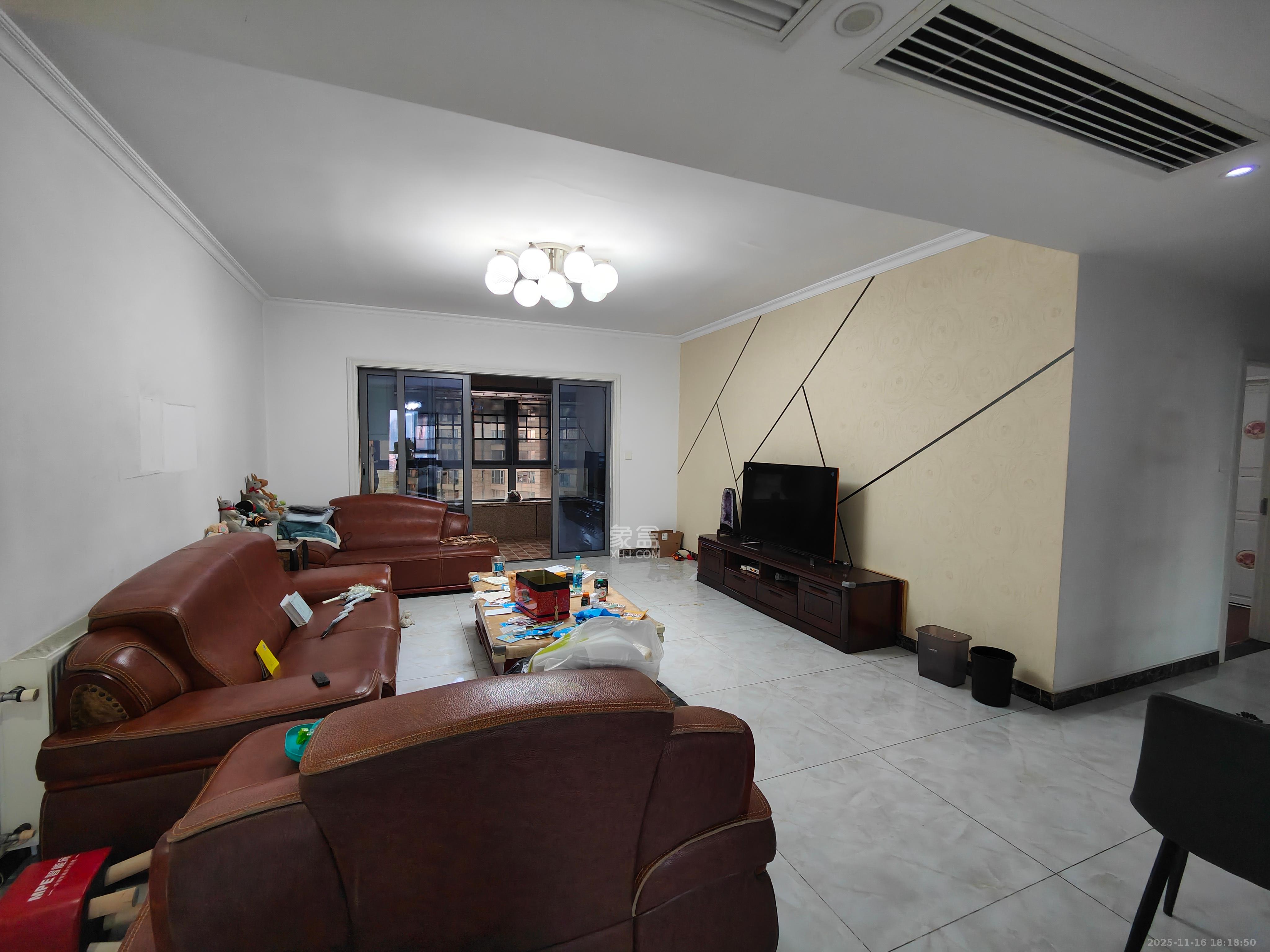 保利国际广场  4室2厅3卫    7200.0元/月