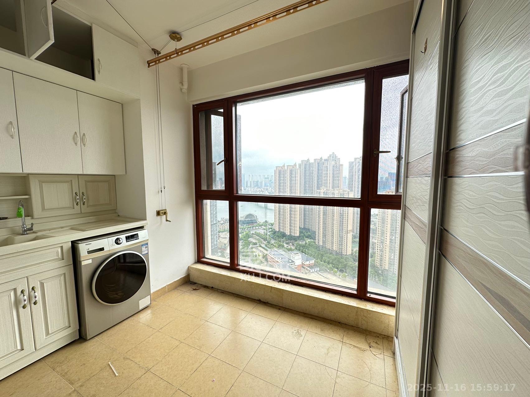 万科里金域国际  3室2厅2卫    3500.0元/月室内图