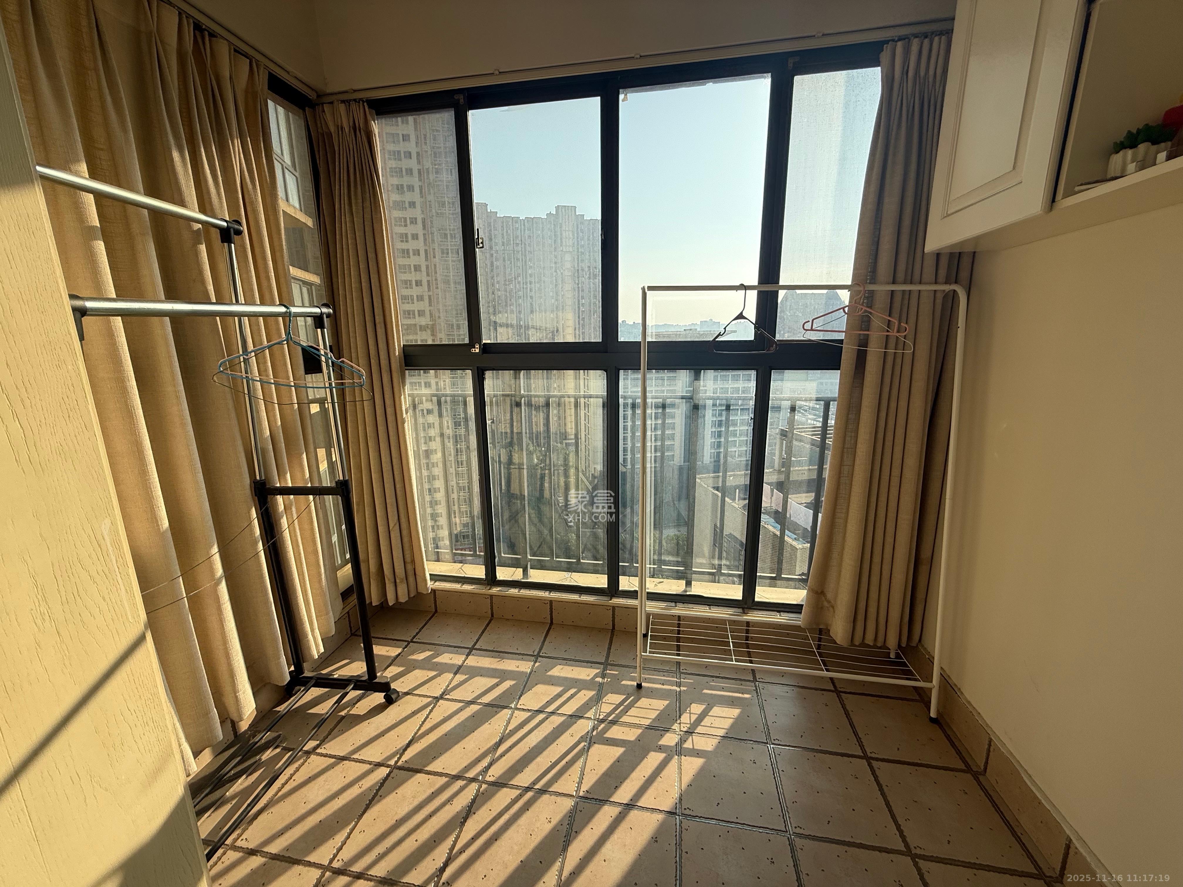 泊爱蓝湾 1室2厅2卫 2400.0元/月 泊爱蓝湾 1室2厅2卫 2400.0元/月室内图