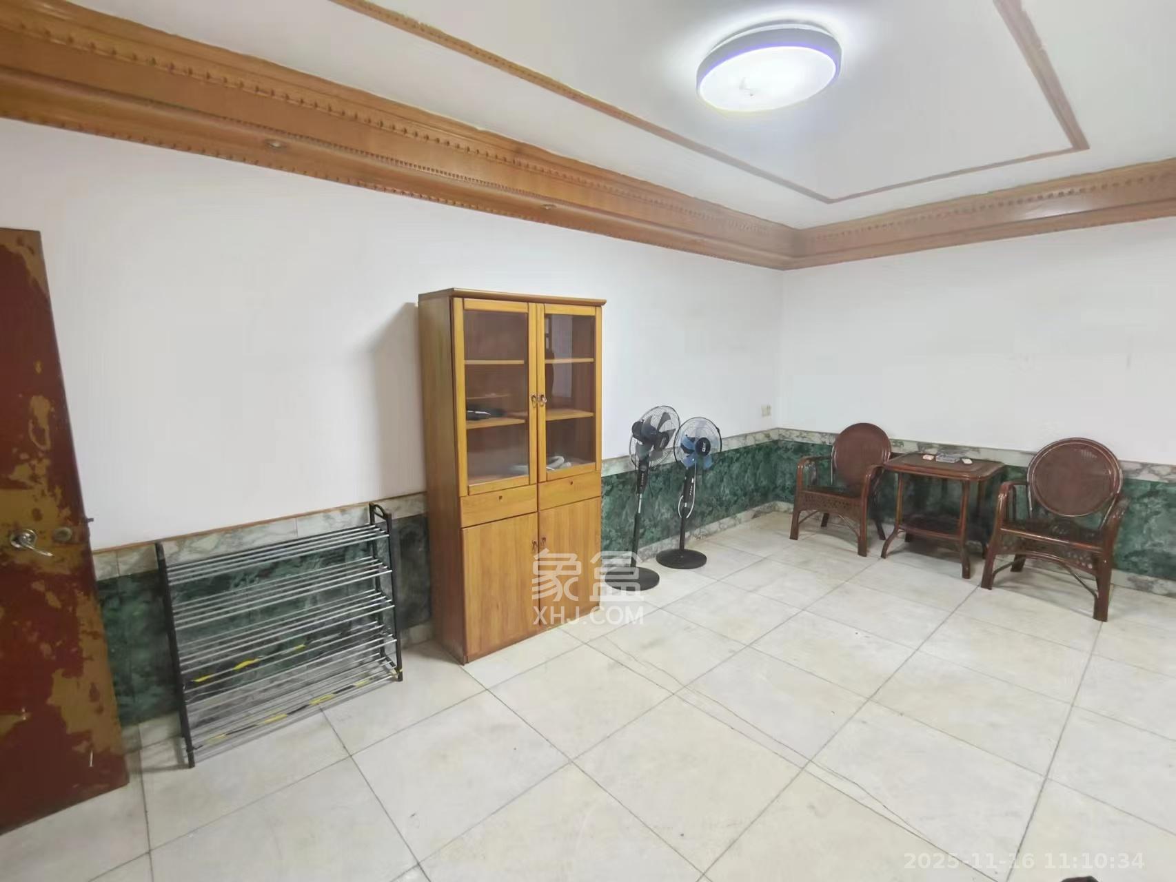 肇家（嘉）坪散盘  3室2厅1卫    2400.0元/月室内图1