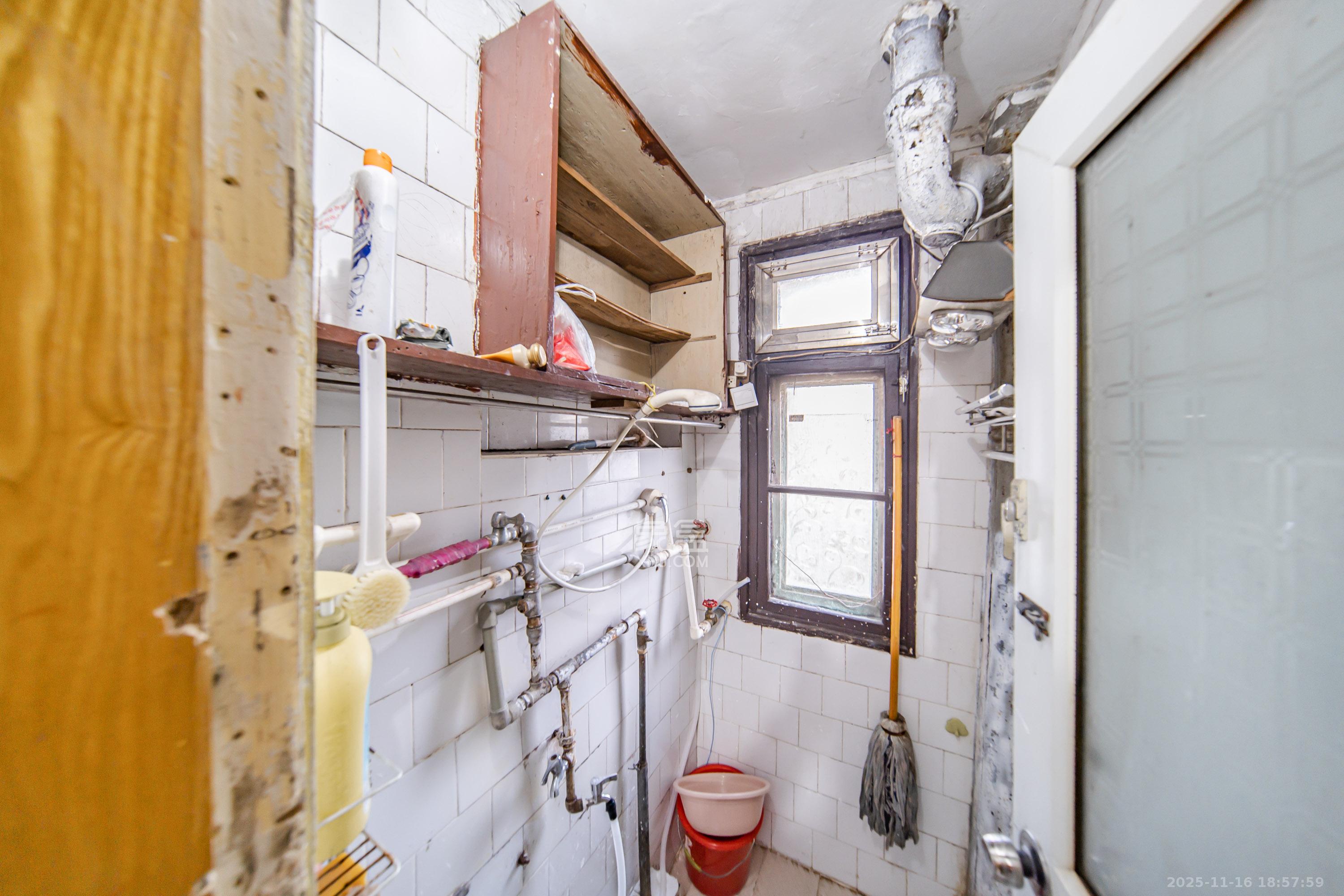 湘雅医学院(湘雅附一北院) 3室2厅1卫 50.0万 湘雅医学院(湘雅附一北院) 3室2厅1卫 50.0万卫生间