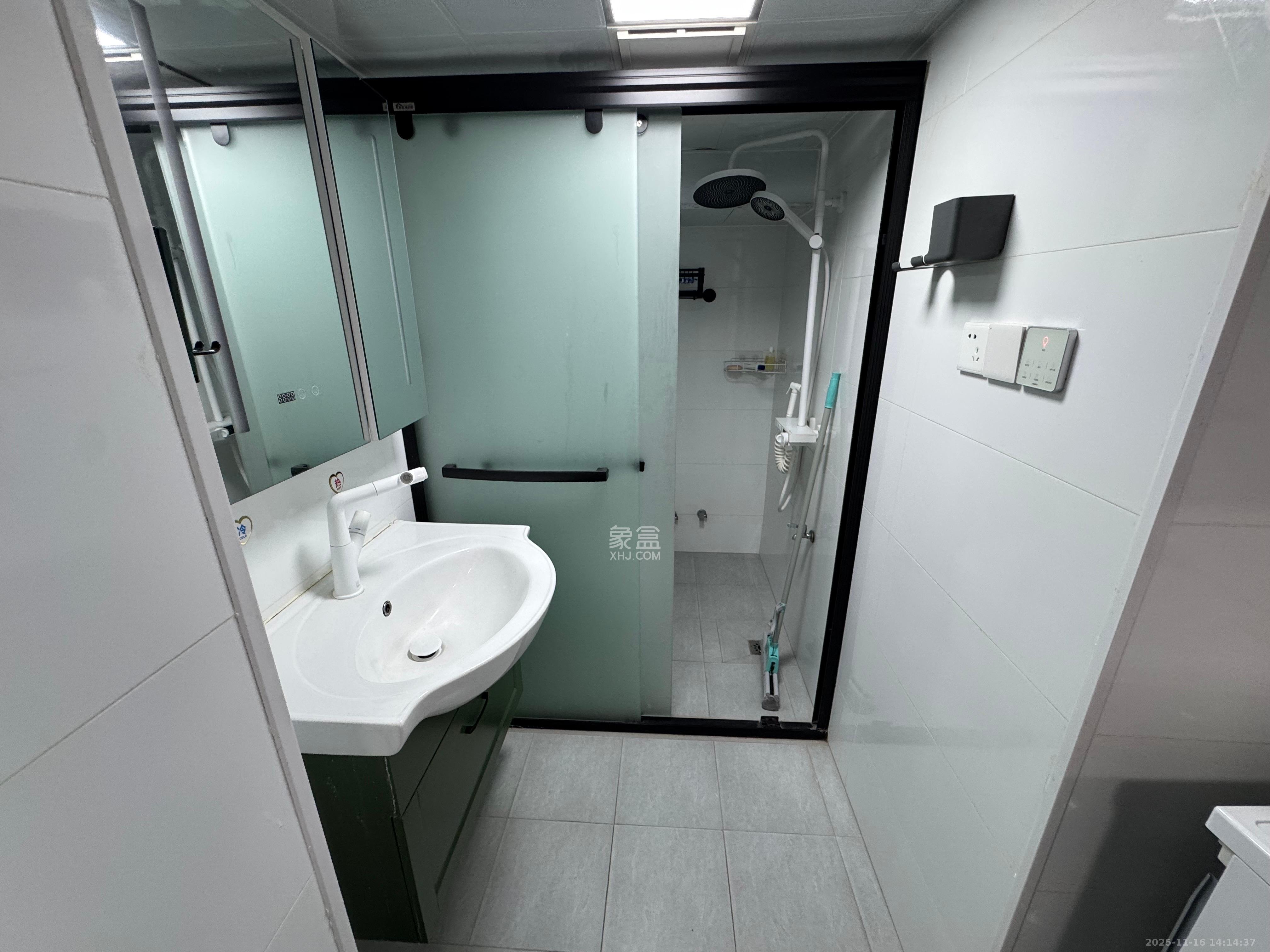 汇城上筑 3室2厅2卫 2400.0元/月 汇城上筑 3室2厅2卫 2400.0元/月室内图