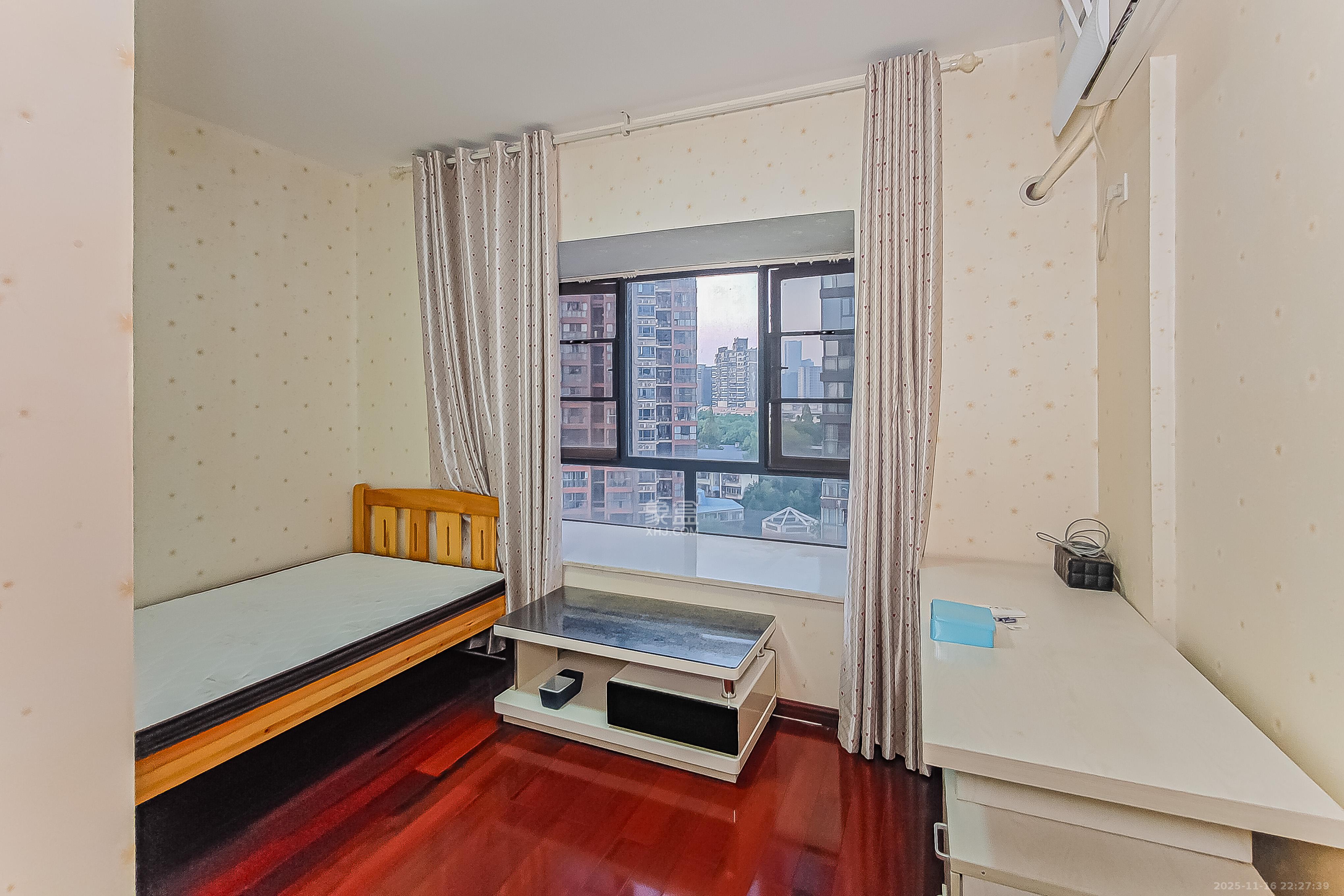 钱隆首府(福晟御园)  3室2厅2卫    135.0万卧室