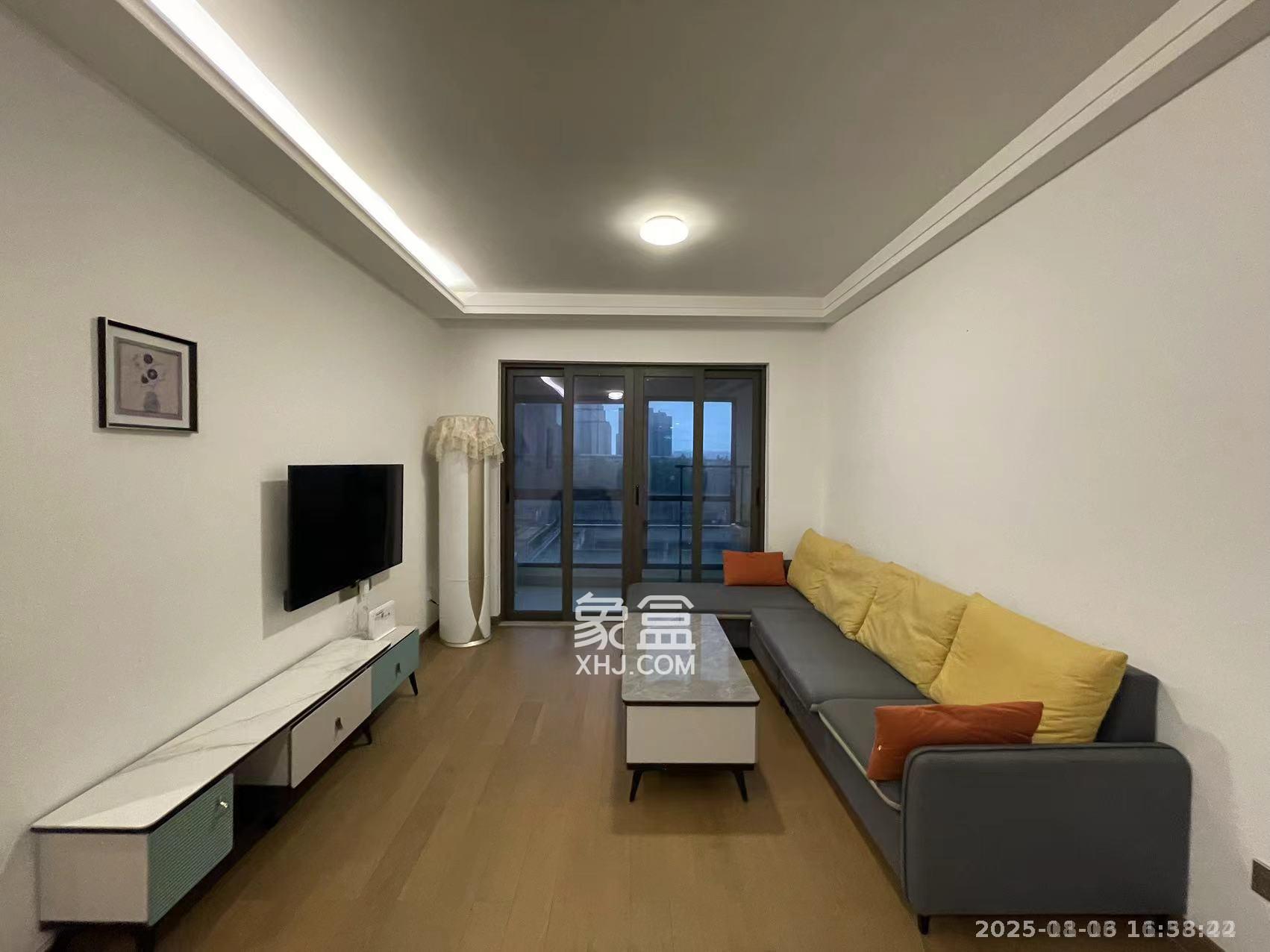 阳光城尚东湾蓝莓苑  3室2厅1卫    2000.0元/月