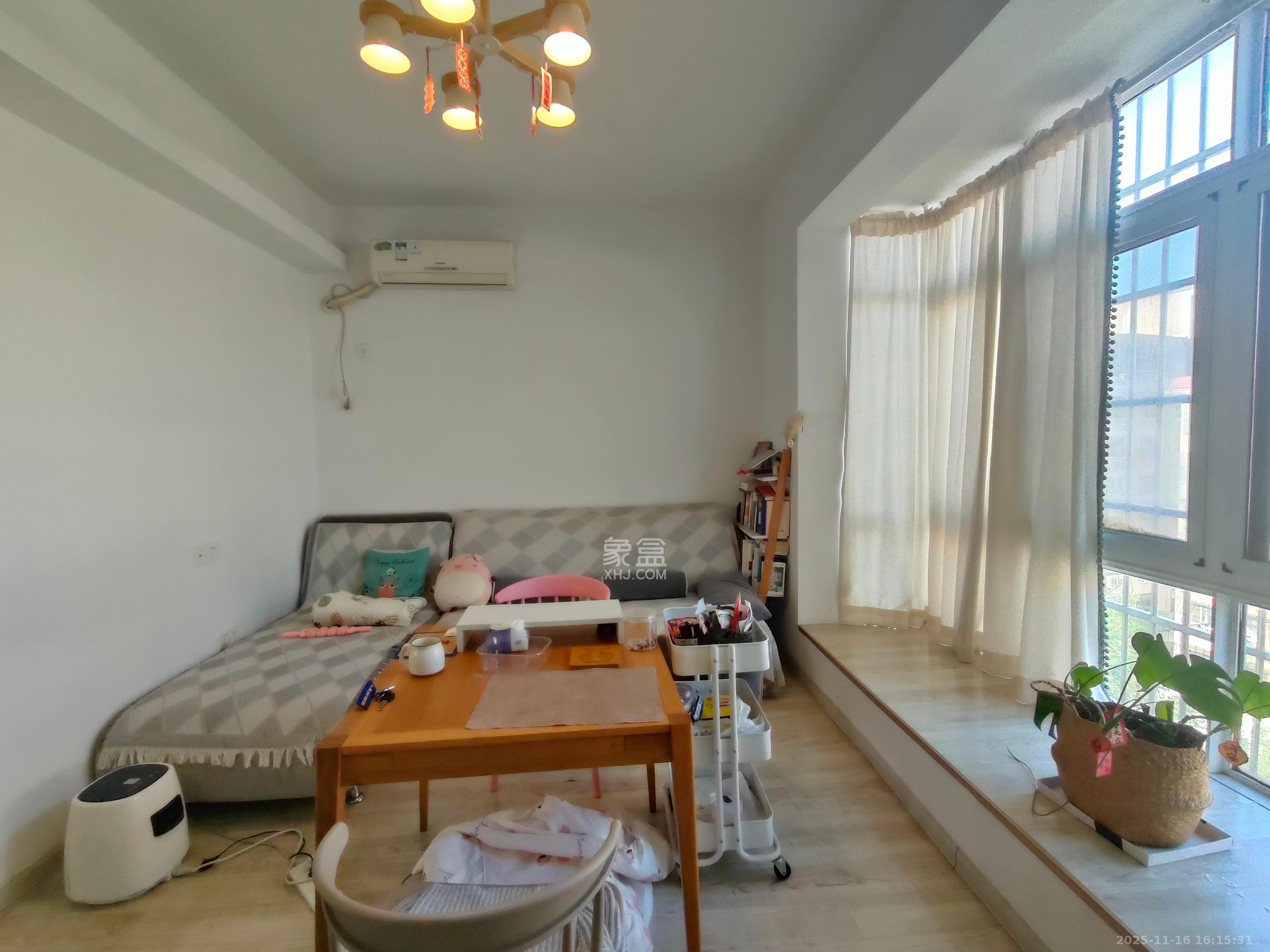 金信阳光在线  1室1厅1卫    1300.0元/月室内图