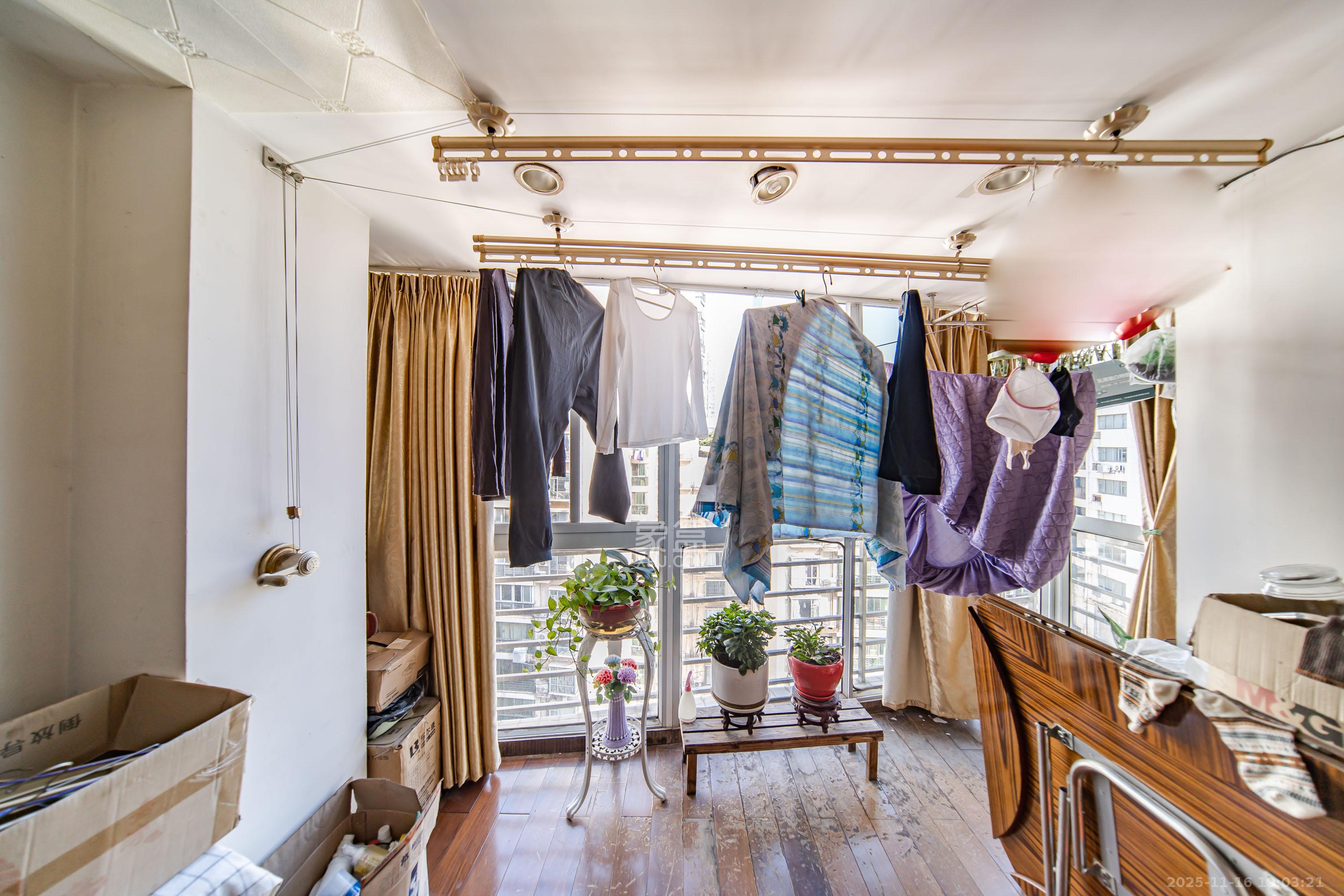 锦绣华天 4室2厅2卫 215.0万 锦绣华天 4室2厅2卫 215.0万阳台