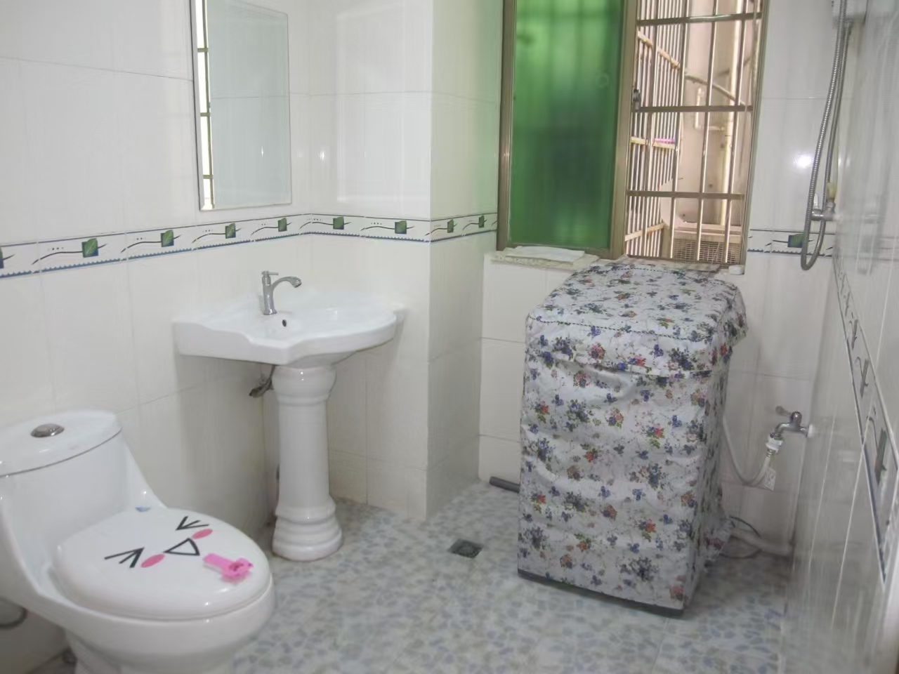 华贸大厦（华贸花苑）  1室0厅0卫    45.8万客厅