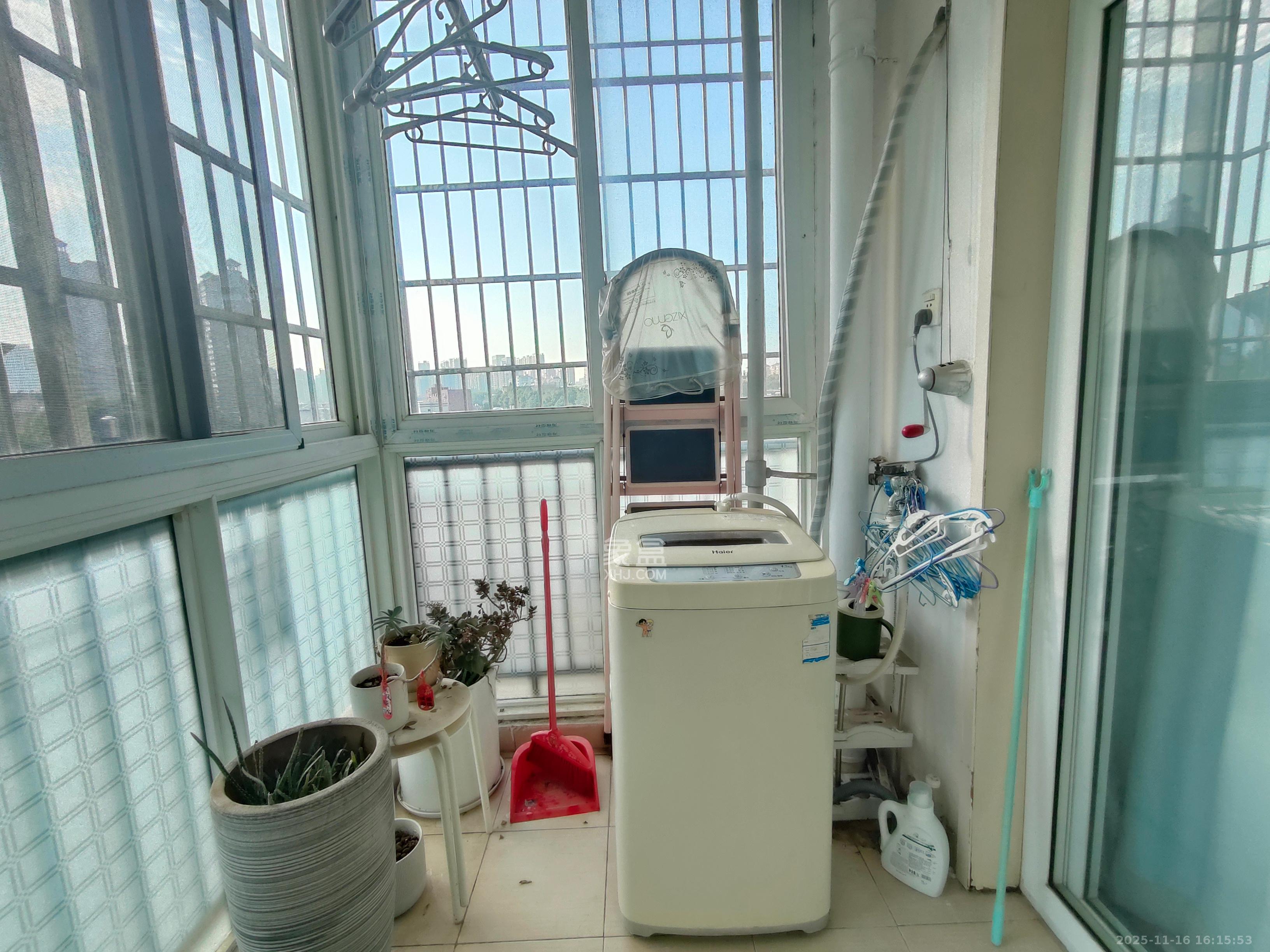 金信阳光在线  1室1厅1卫    1300.0元/月室内图