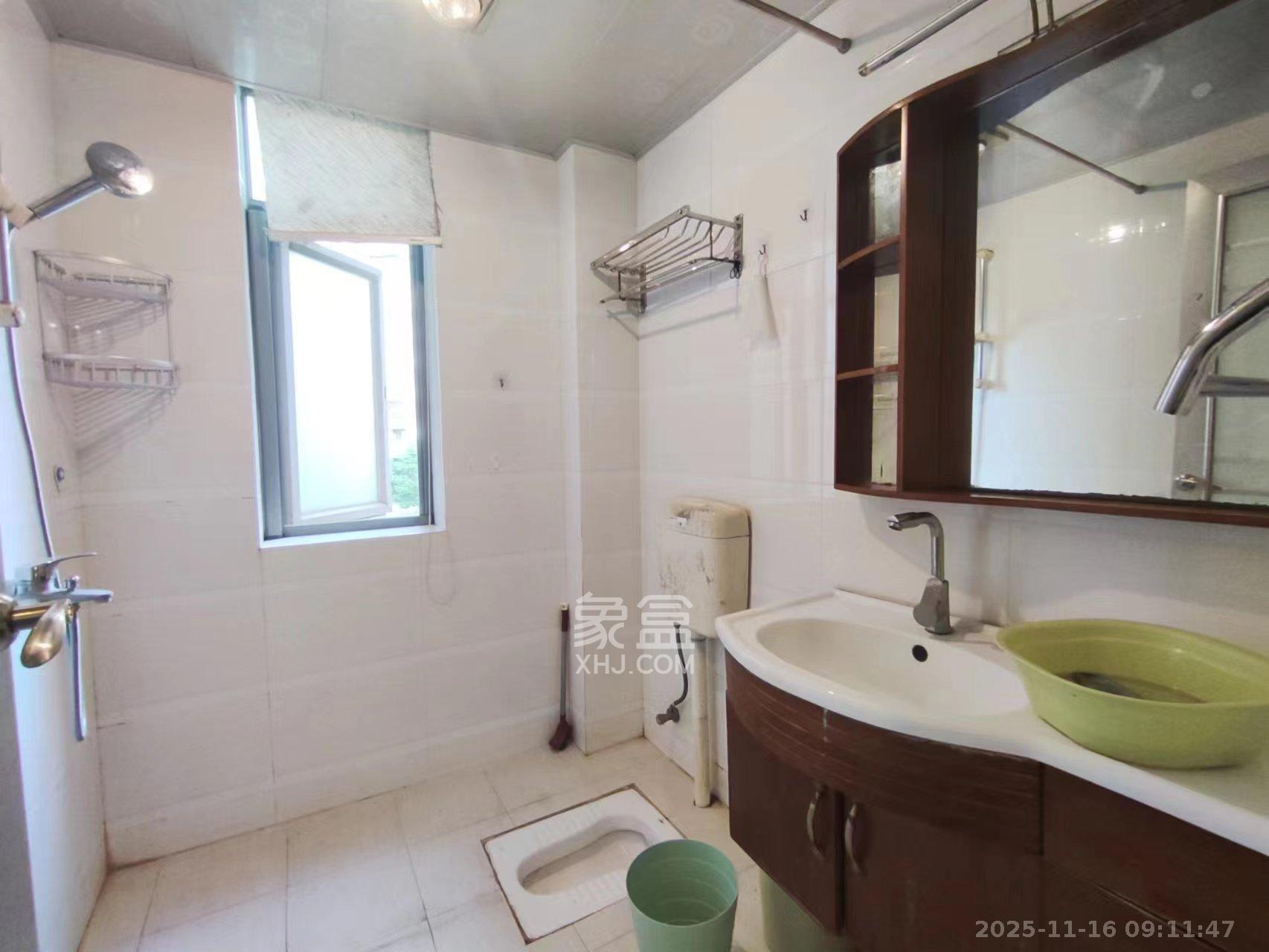 新城新世界一二三期  2室2厅1卫    2500.0元/月室内图