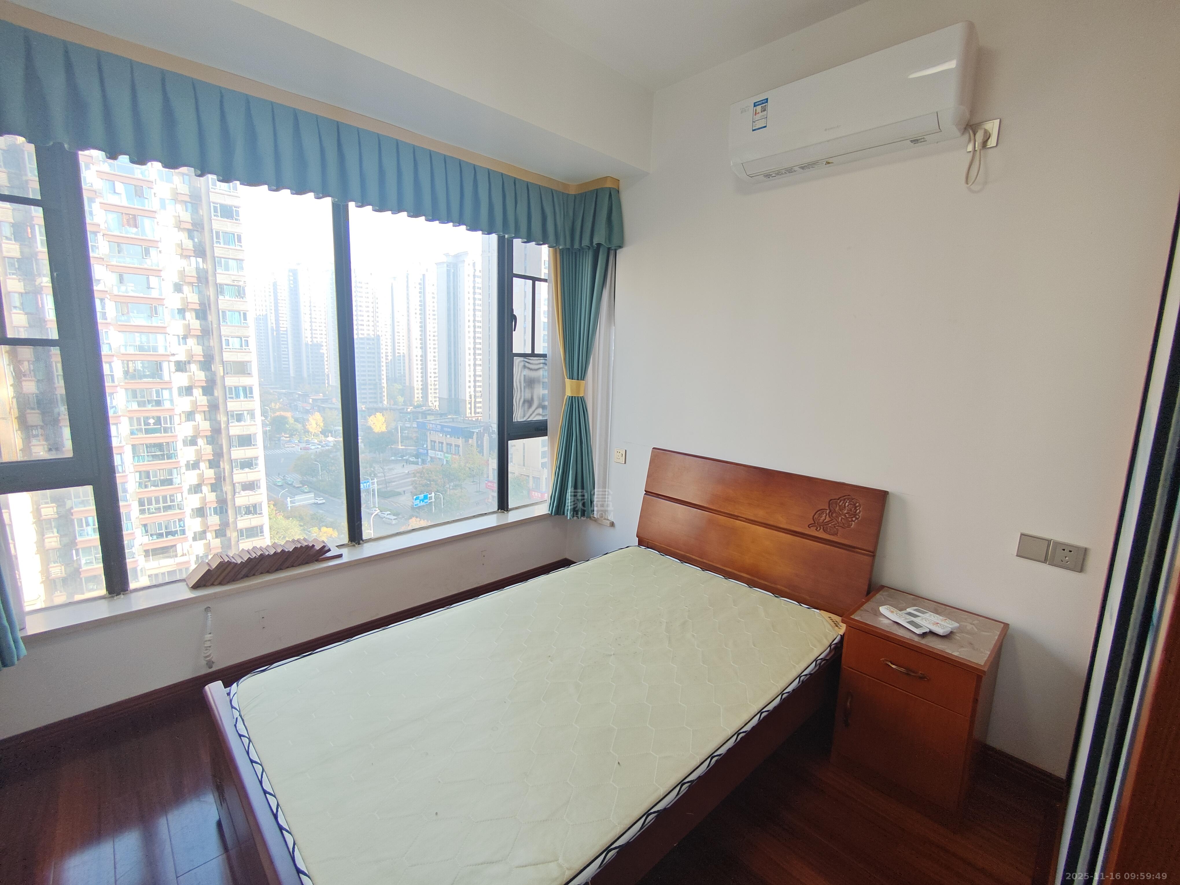 金轮翡翠名园  4室2厅2卫    2000.0元/月室内图