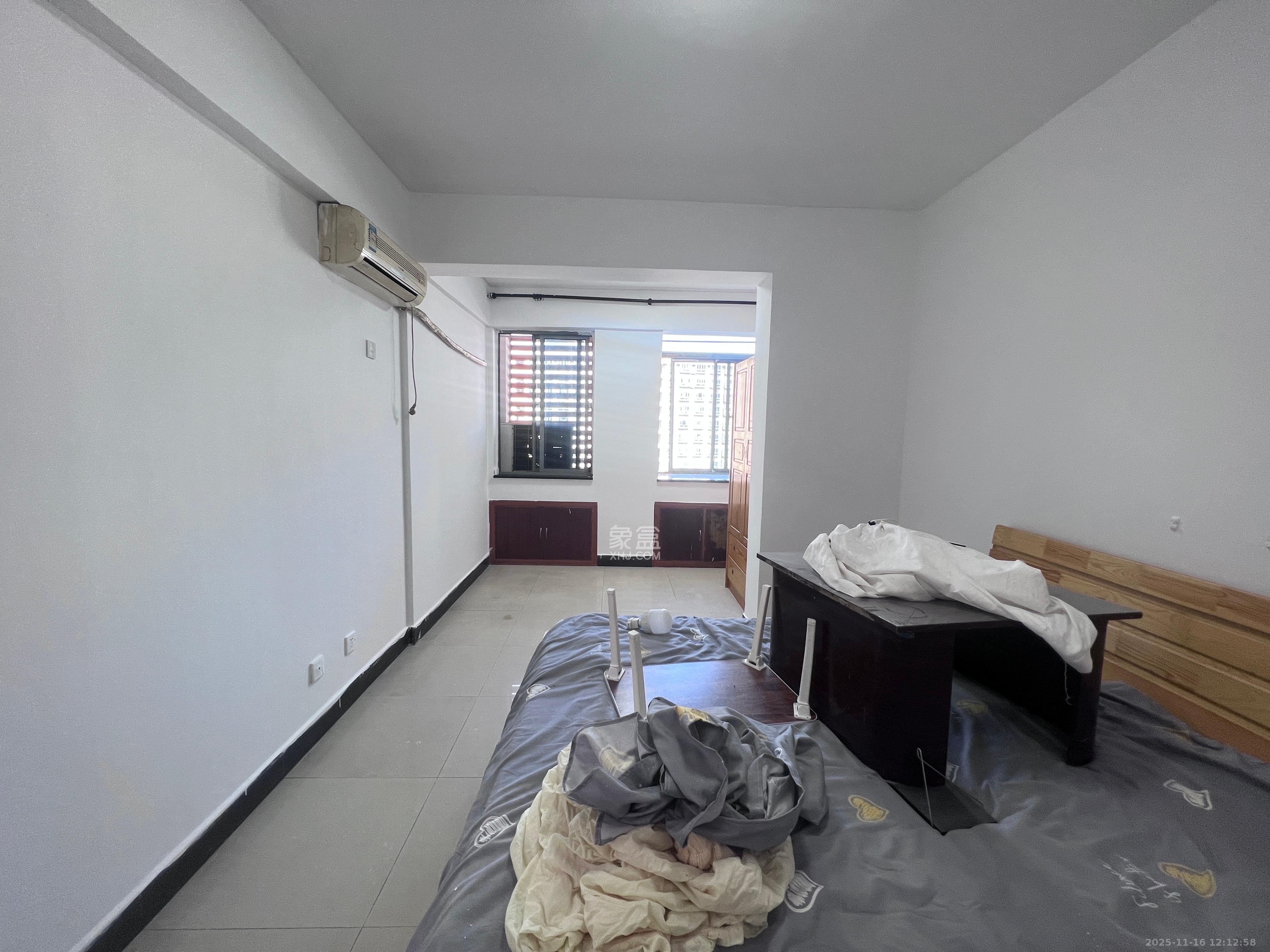 东方银座(东方摩卡) 1室1厅1卫 1500.0元/月 东方银座(东方摩卡) 1室1厅1卫 1500.0元/月室内图