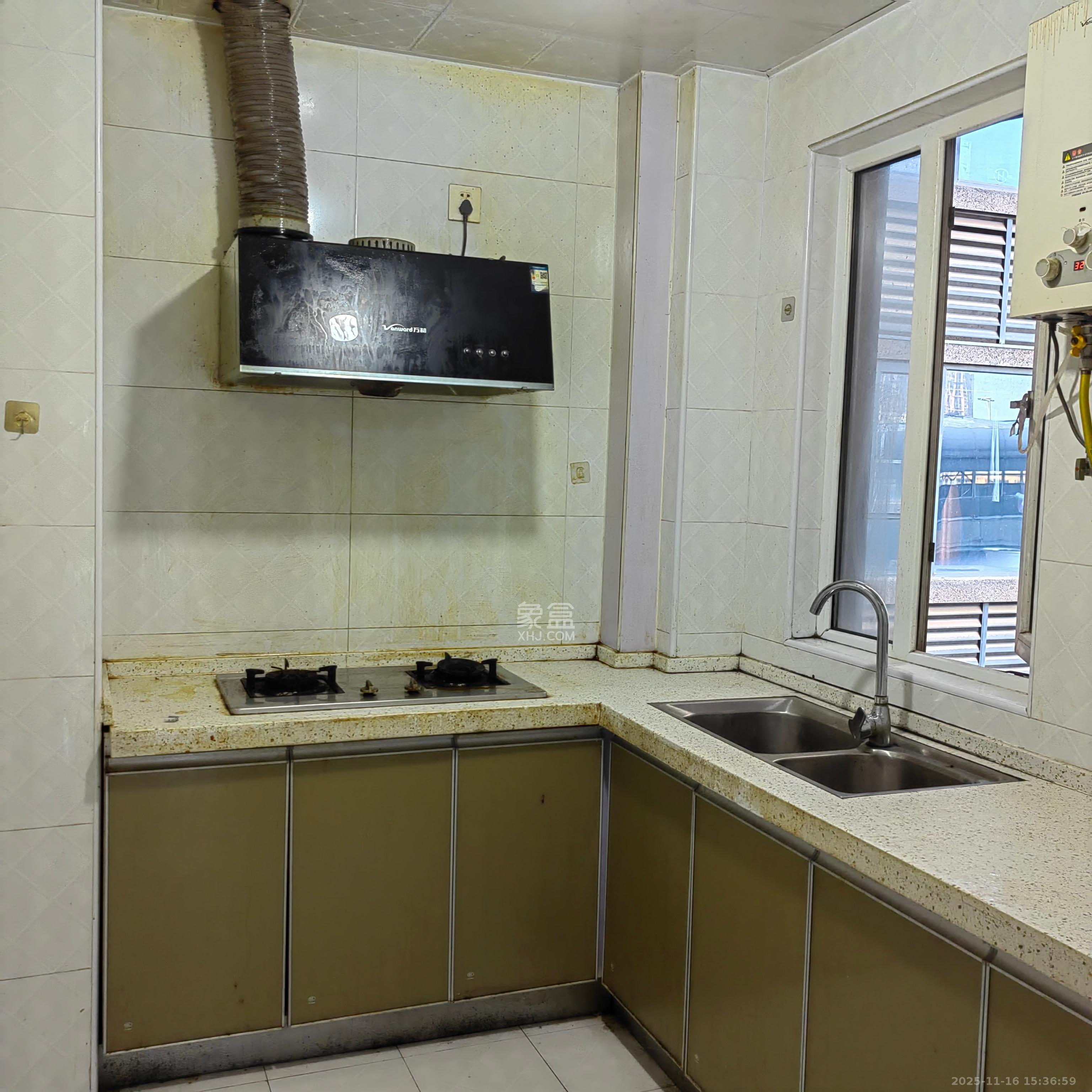 荣盛花语城  3室2厅1卫    1800.0元/月室内图