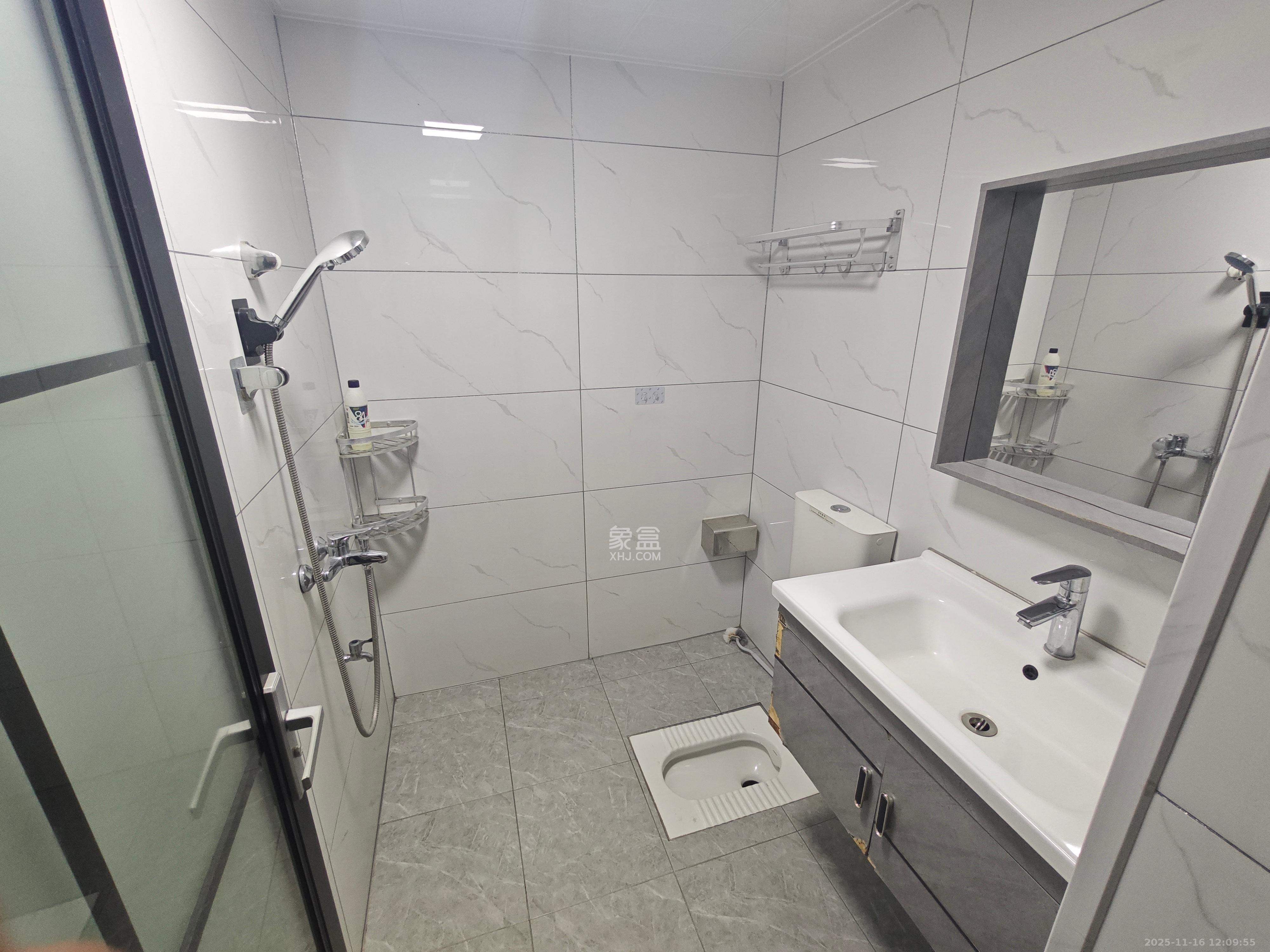 和润园三期  3室2厅2卫    2500.0元/月室内图