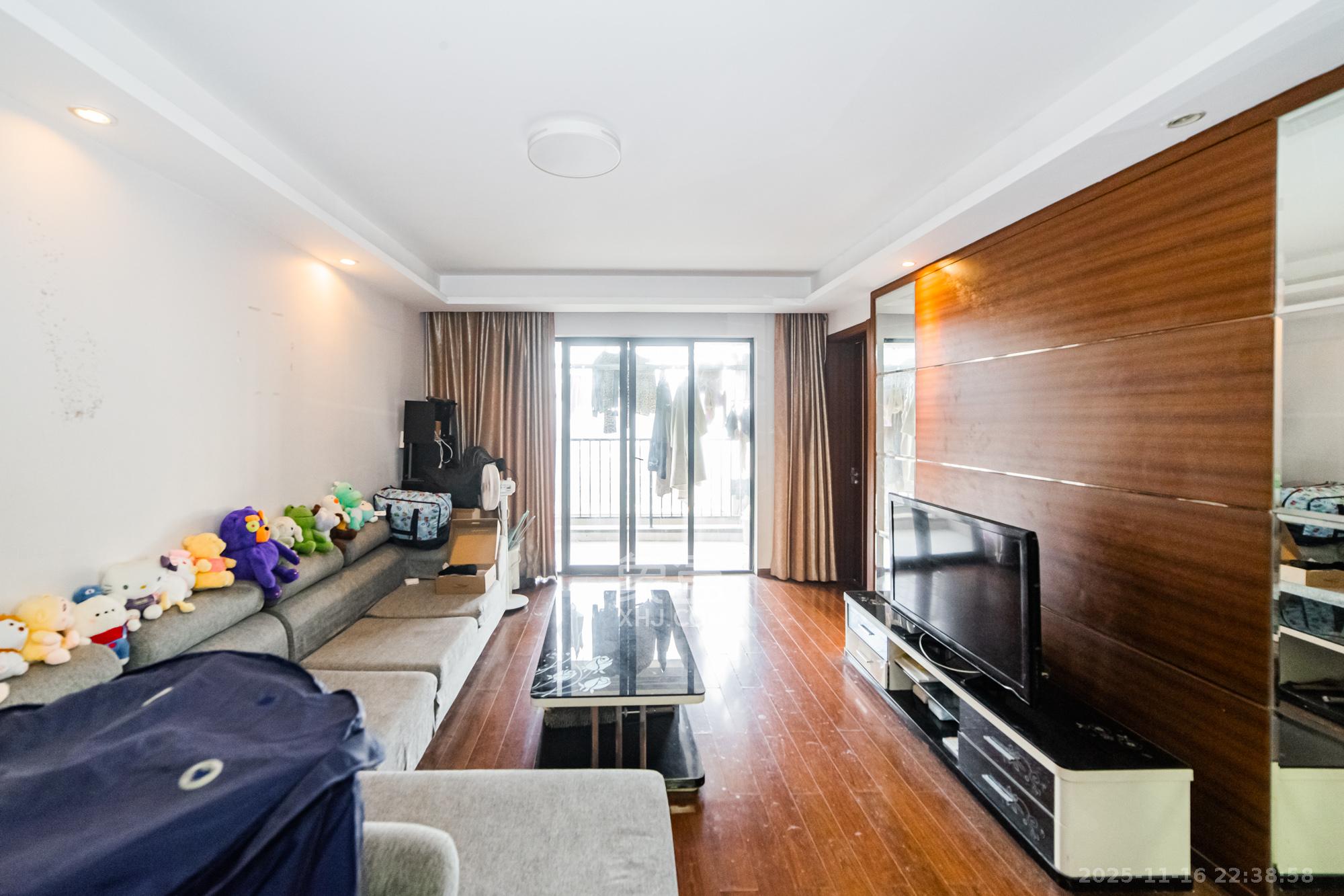 万科城  3室2厅1卫    87.0万