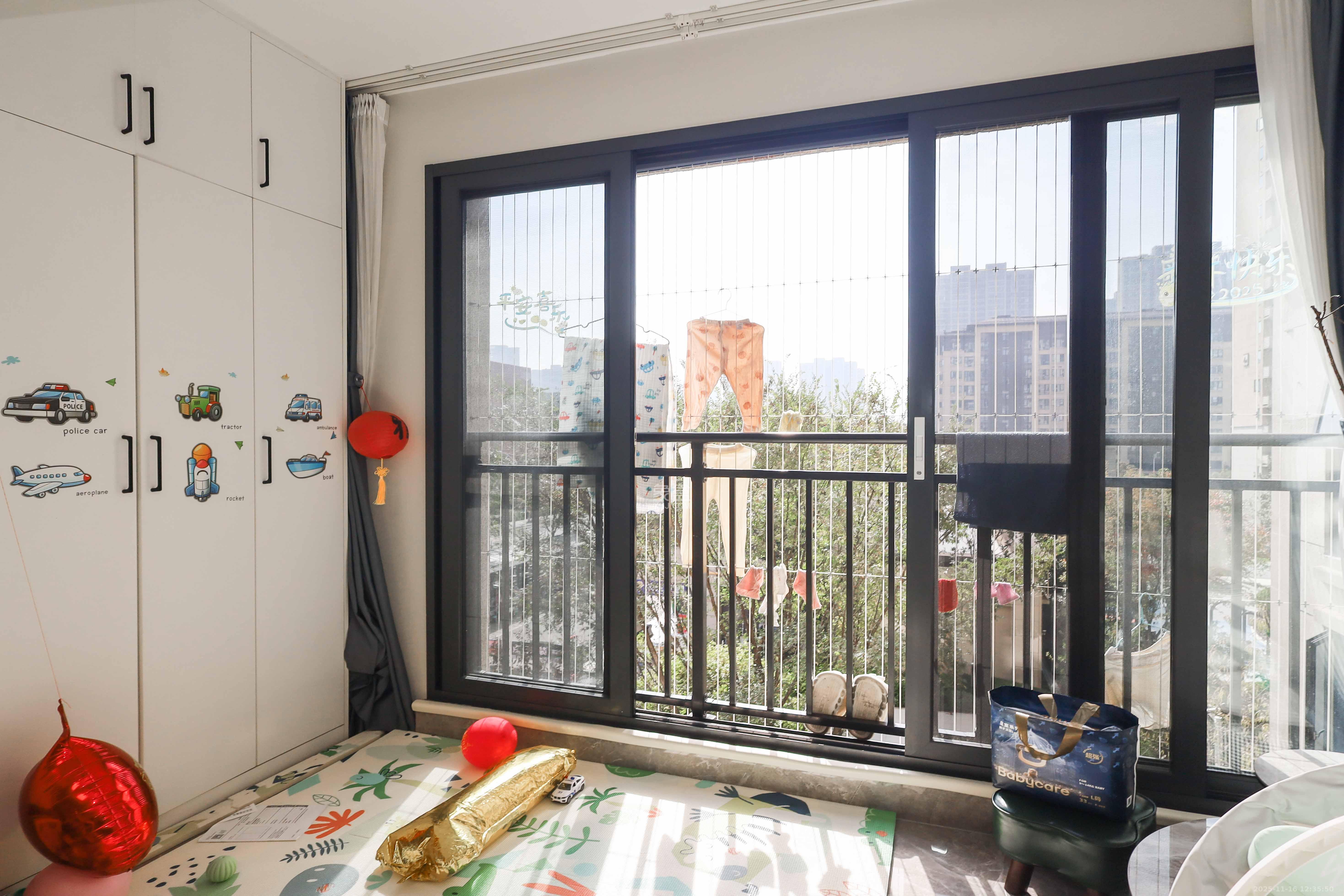 越秀亲爱里  4室2厅2卫    135.0万阳台