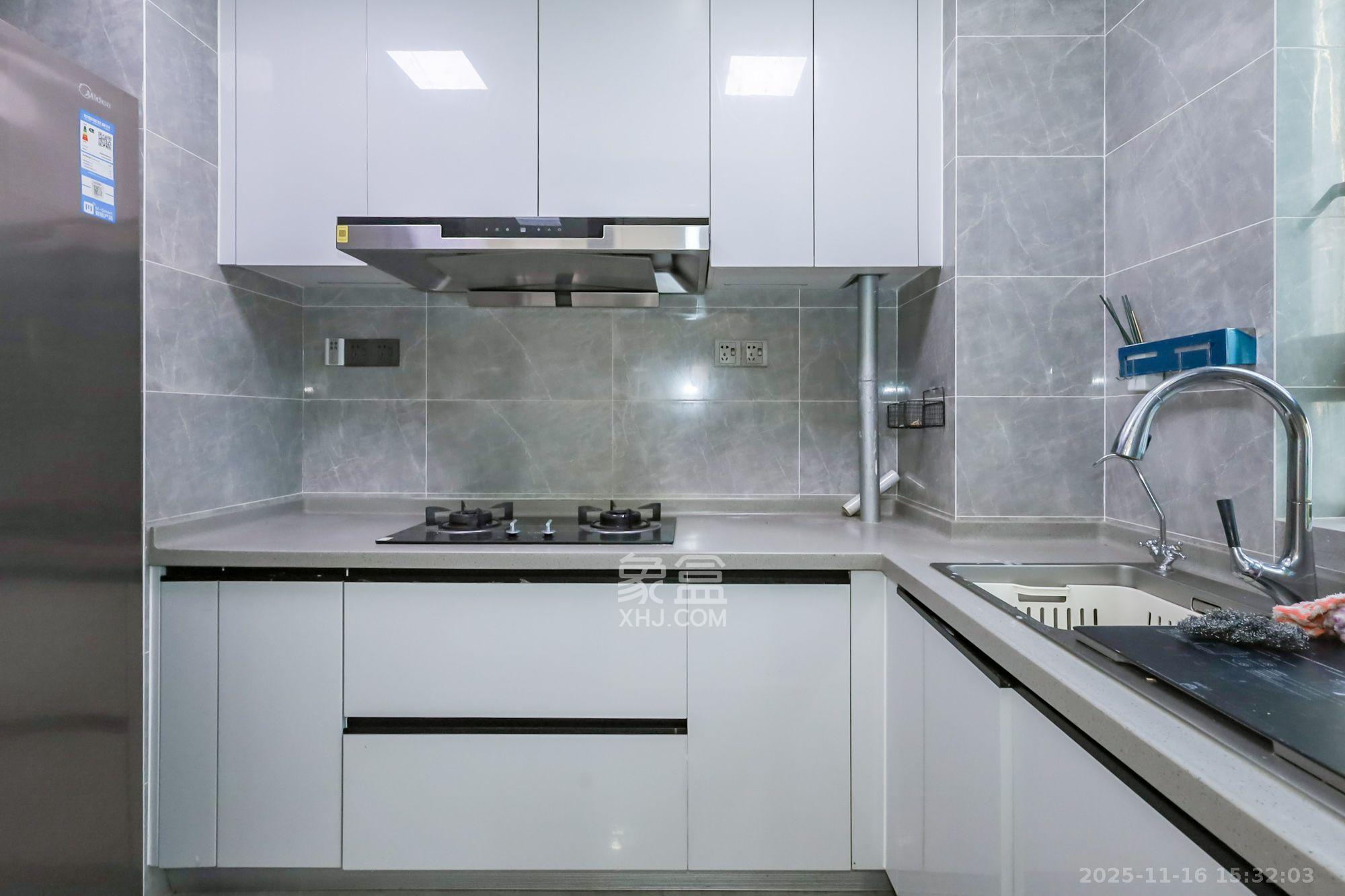 卓越中寰 4室2厅1卫 5500.0元/月 卓越中寰 4室2厅1卫 5500.0元/月室内图