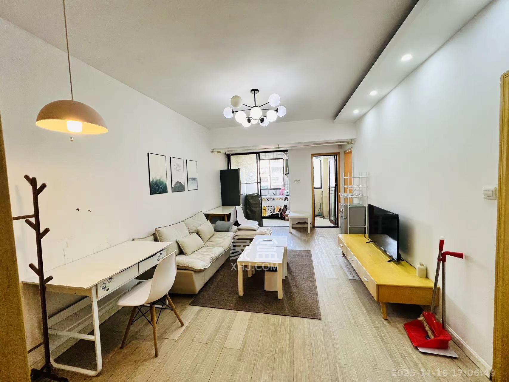 城市森林  1室1厅1卫    1800.0元/月室内图