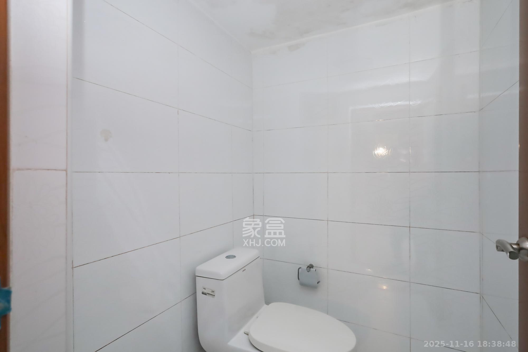 西山汇景一、二期 4室2厅2卫 356.0万 西山汇景一、二期 4室2厅2卫 356.0万卫生间