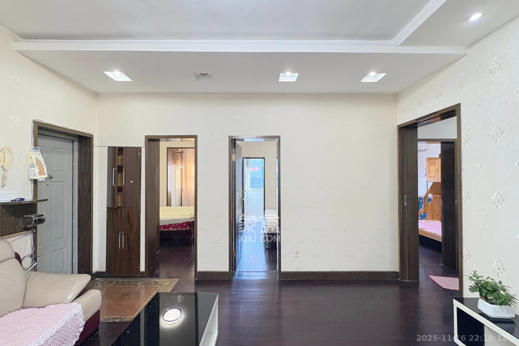 市教委单位房  3室2厅1卫    79.8万客厅