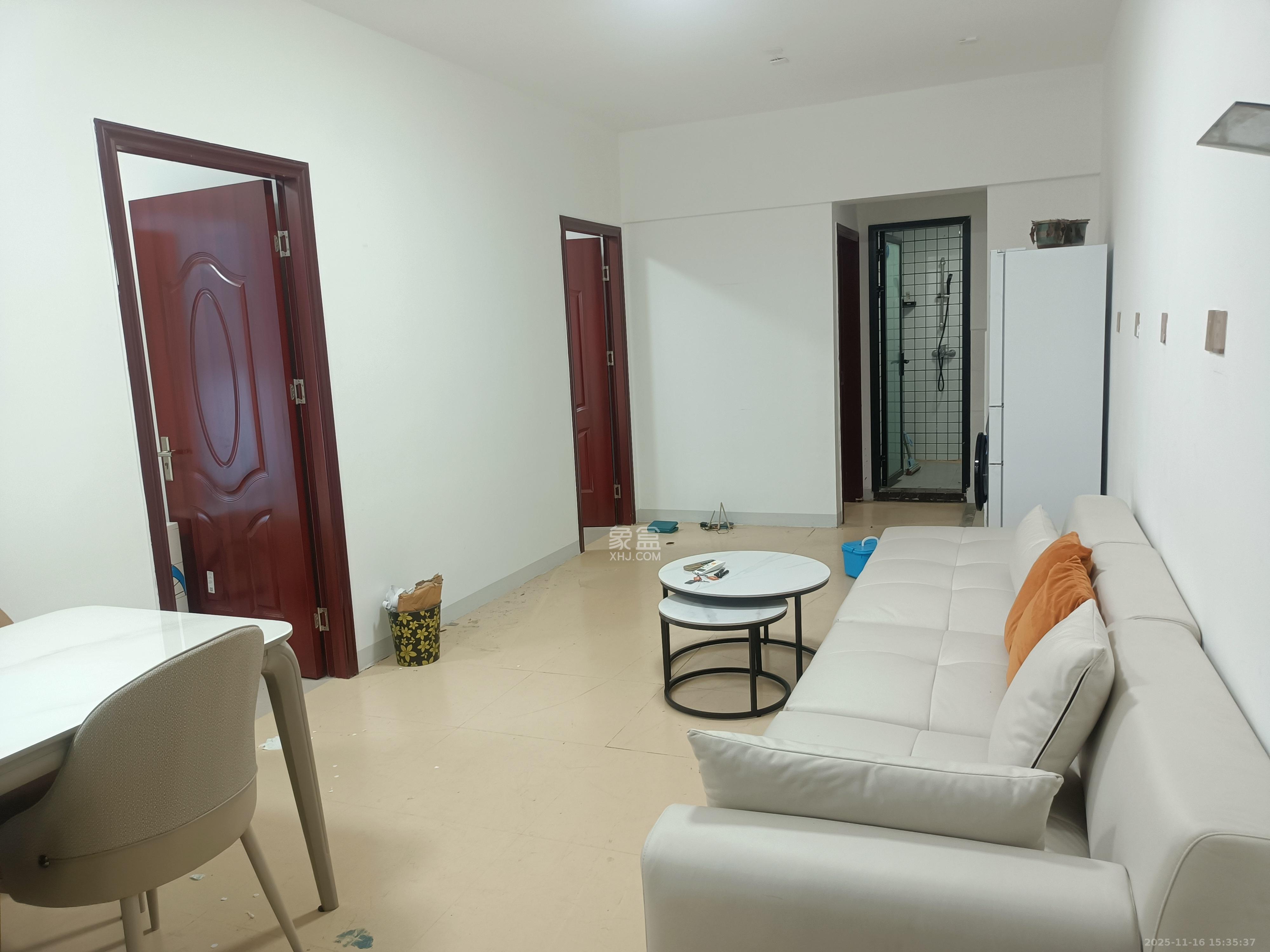 五一中央领御  3室2厅1卫    4000.0元/月