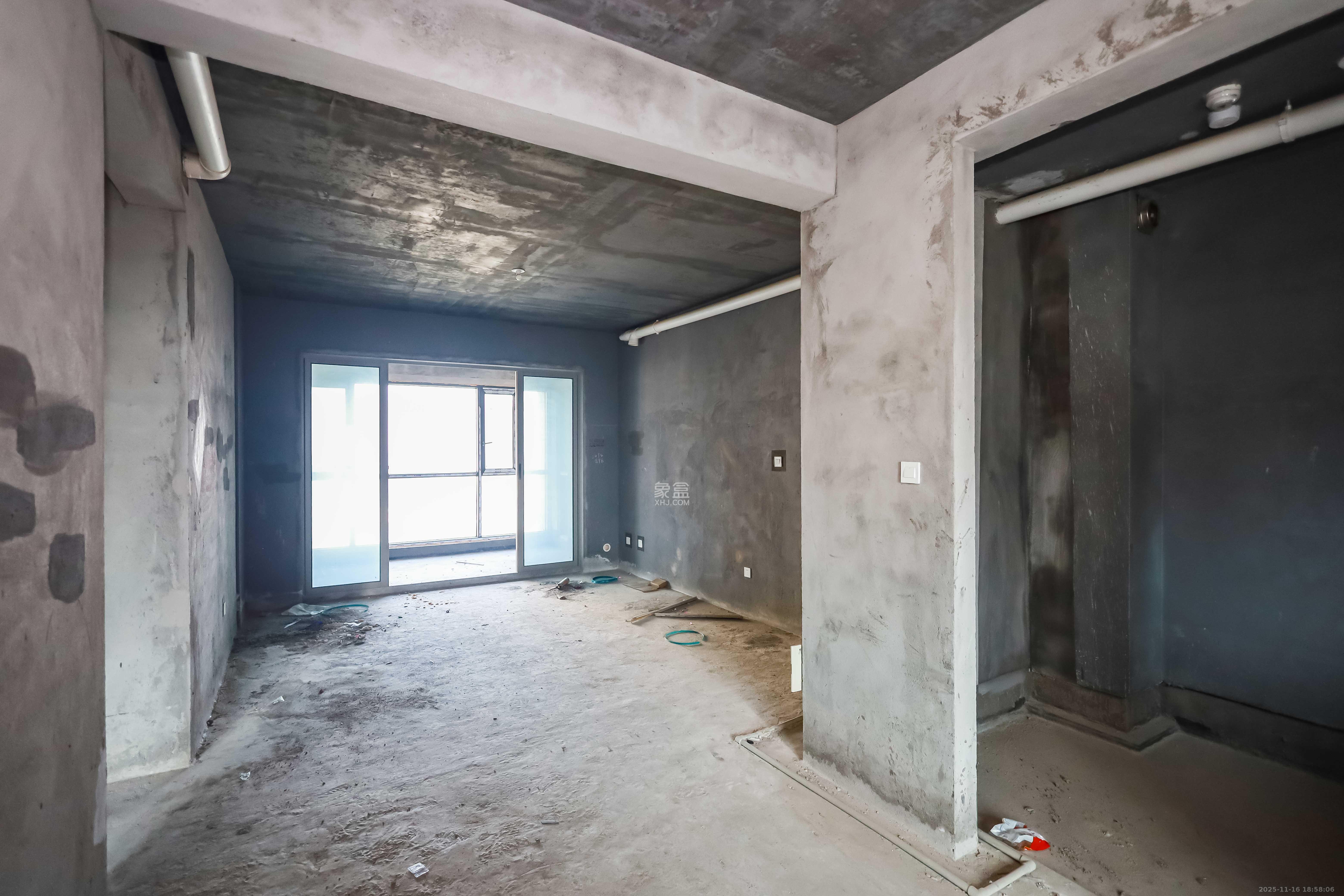 万象府台  4室2厅2卫    248.0万客厅